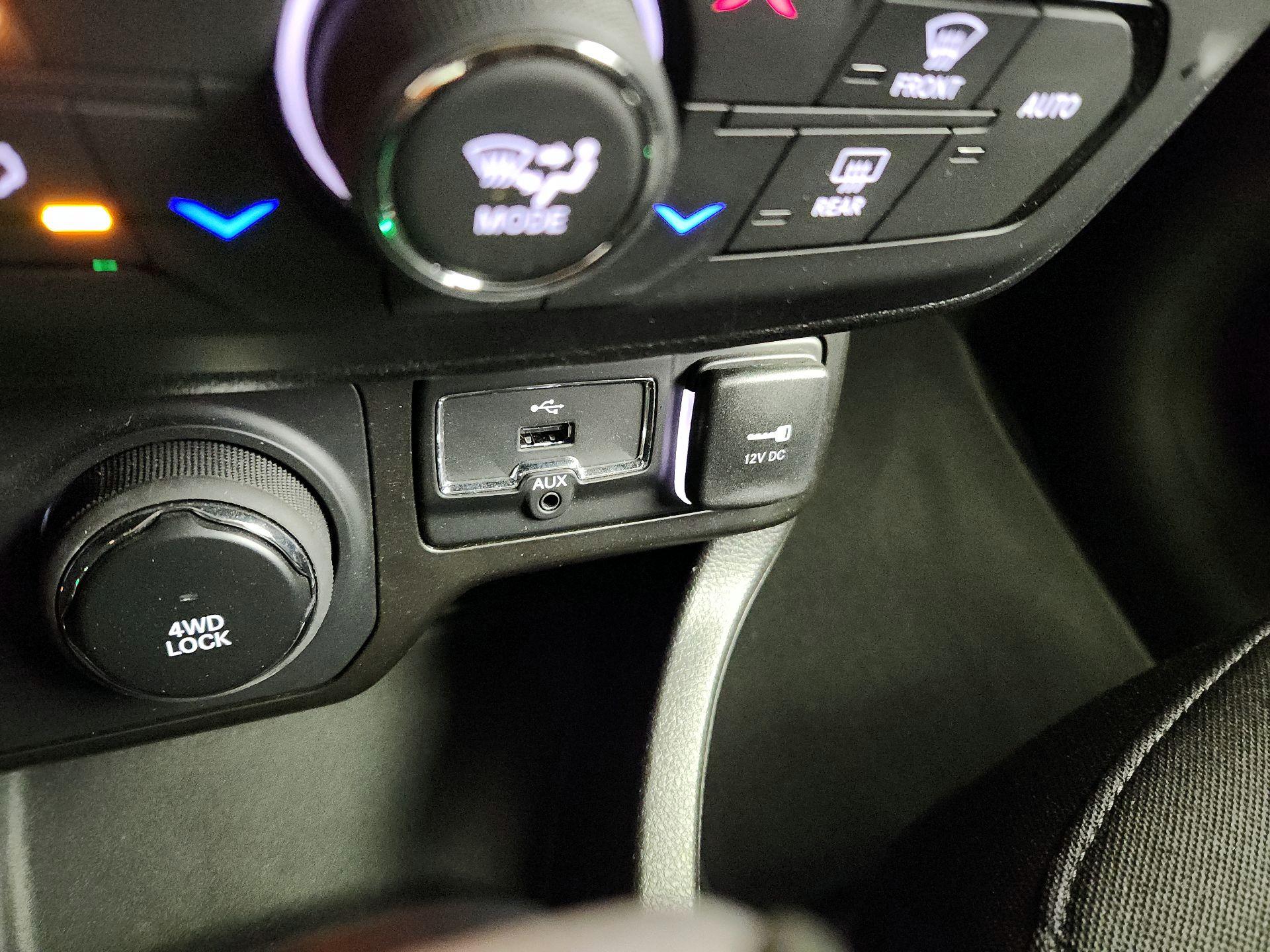 Thumbnail: 2021 Jeep Renegade - 18