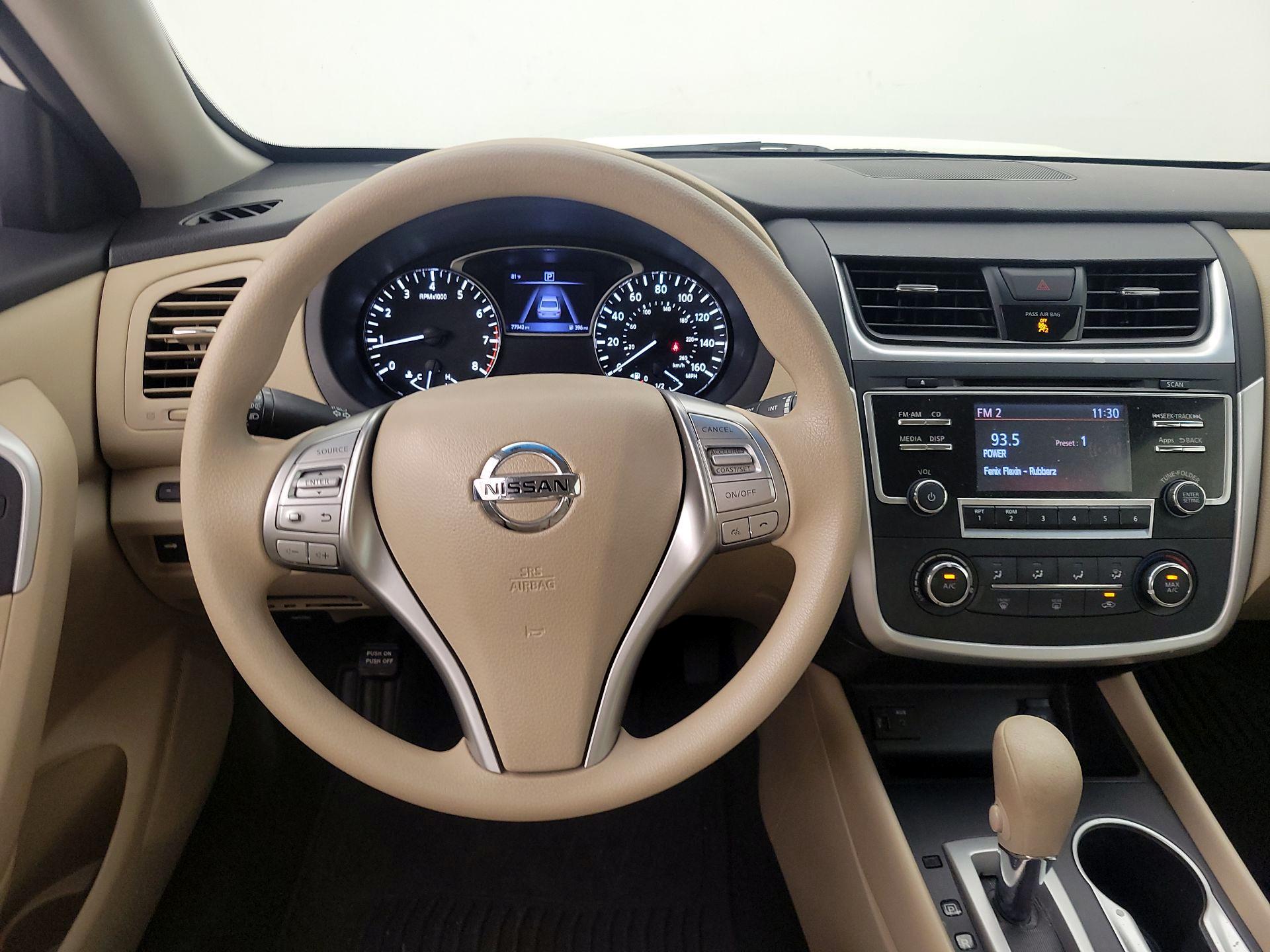 Thumbnail: 2016 Nissan Altima - 10