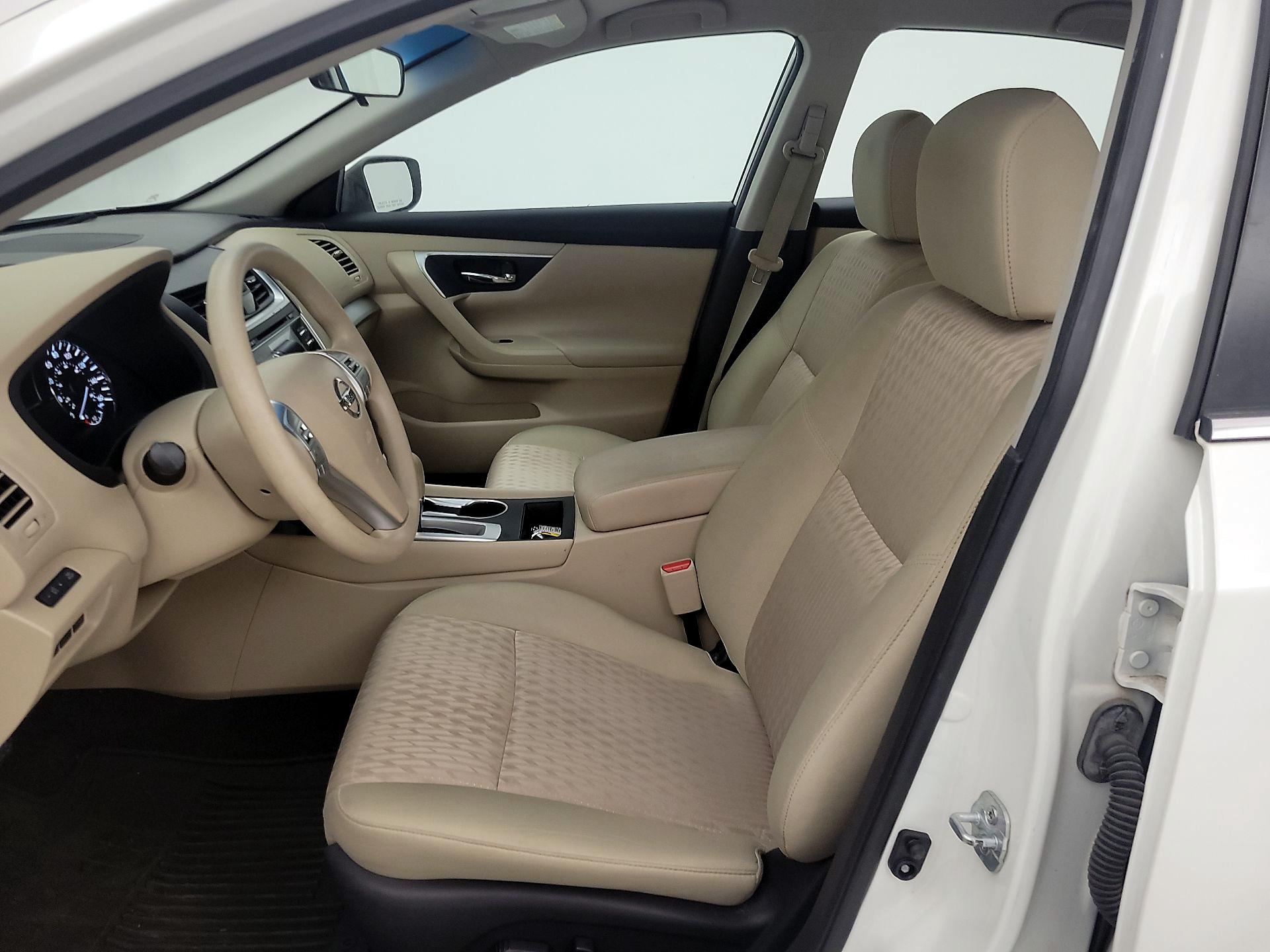 Thumbnail: 2016 Nissan Altima - 11