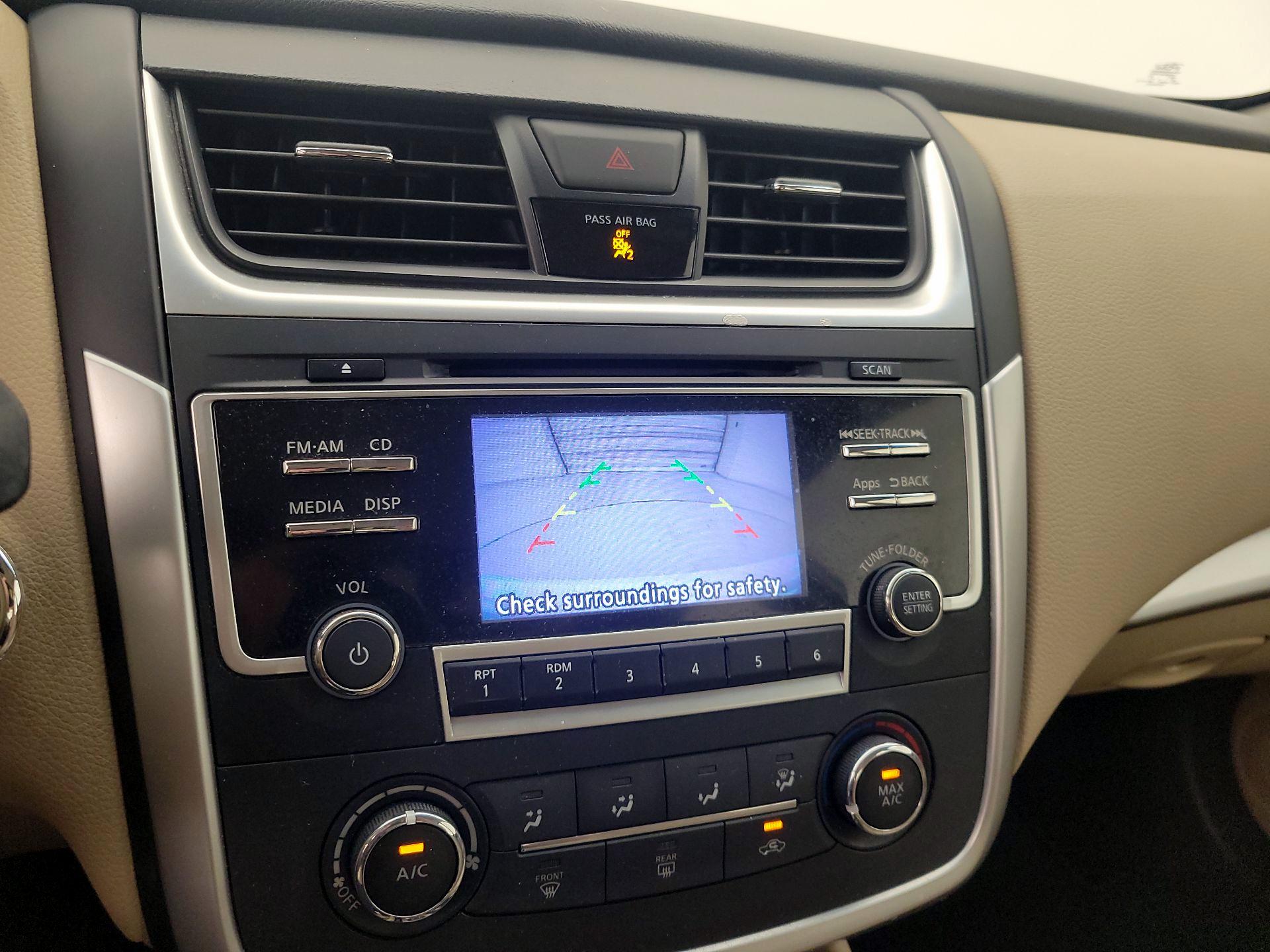 Thumbnail: 2016 Nissan Altima - 14