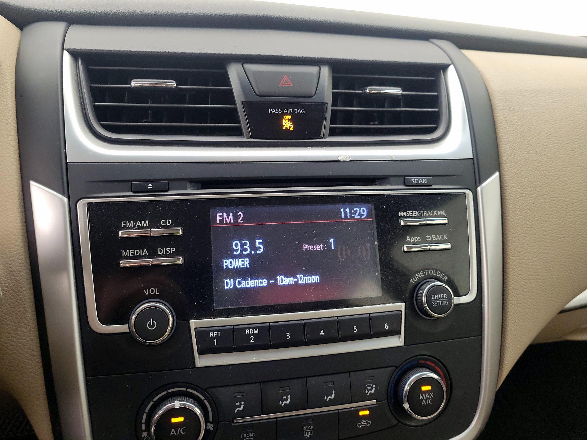 Thumbnail: 2016 Nissan Altima - 15