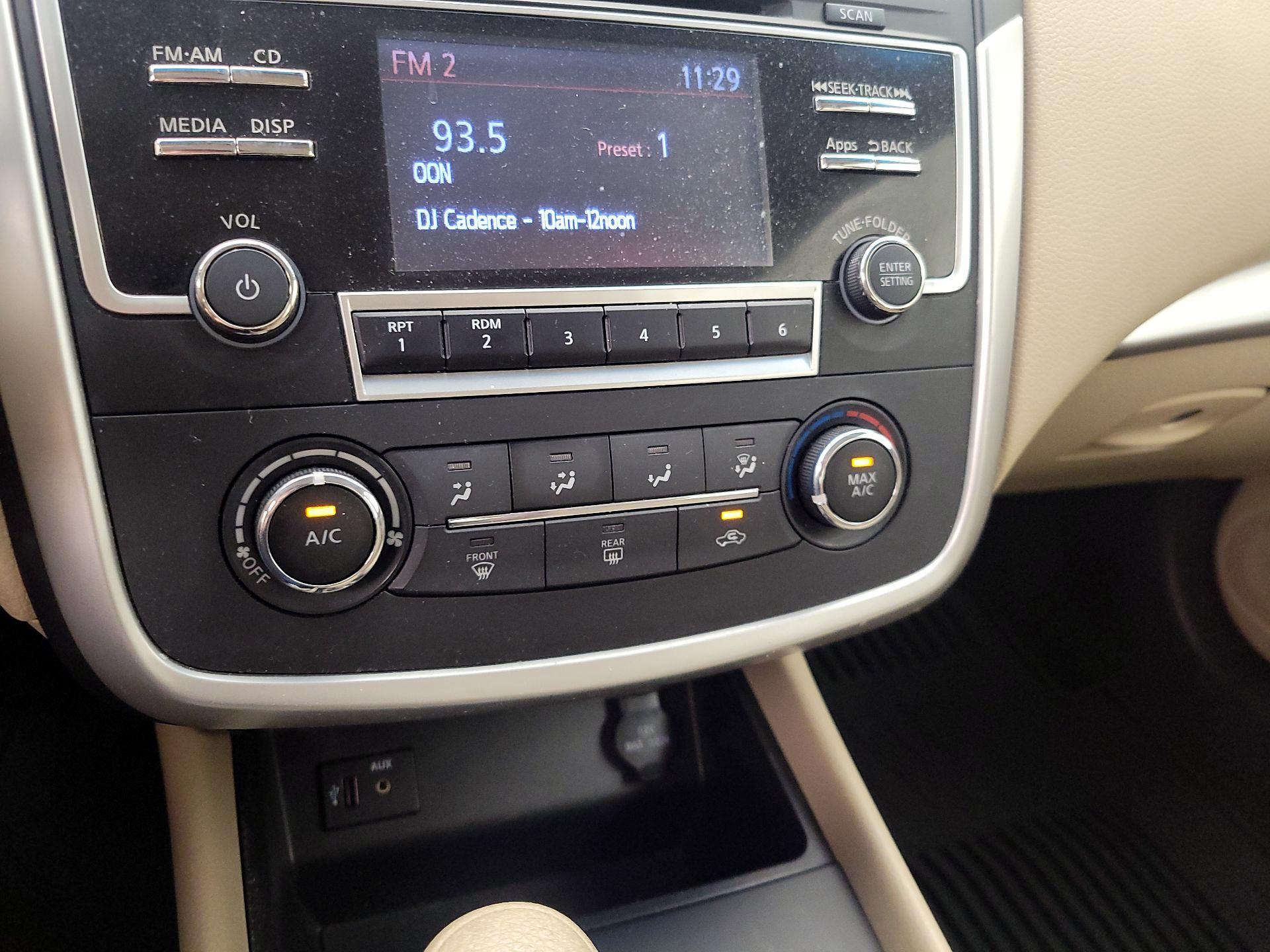 Thumbnail: 2016 Nissan Altima - 16