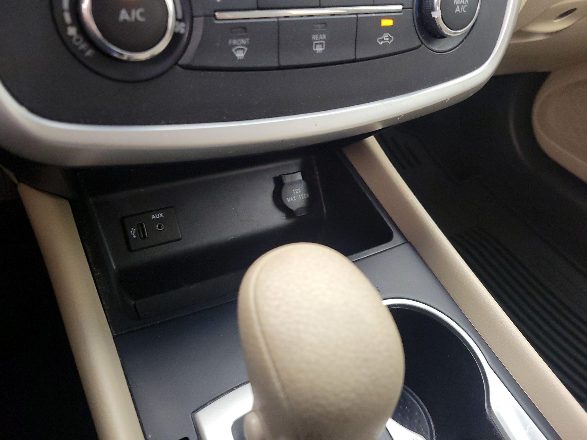Thumbnail: 2016 Nissan Altima - 18