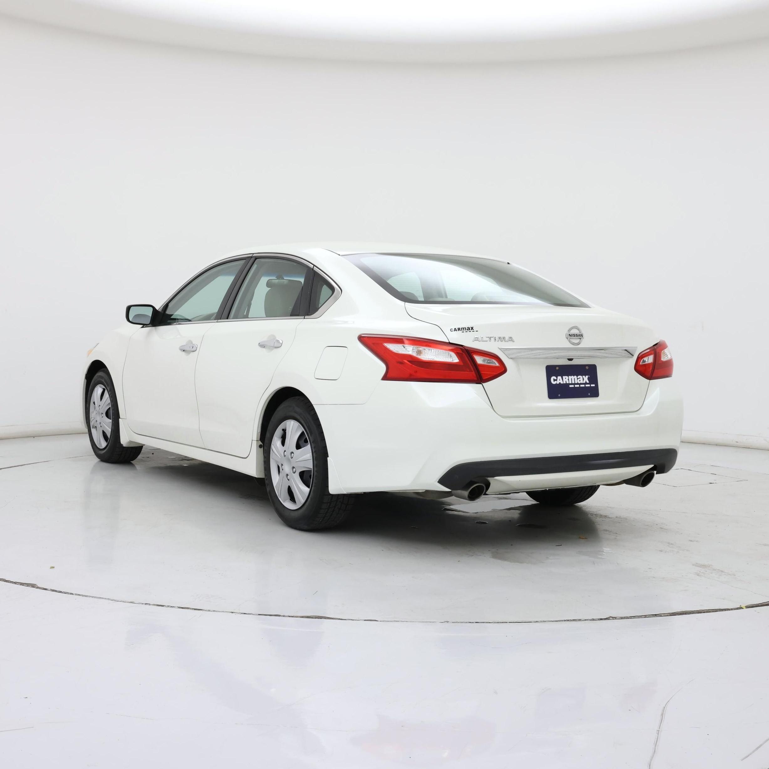 Thumbnail: 2016 Nissan Altima - 2