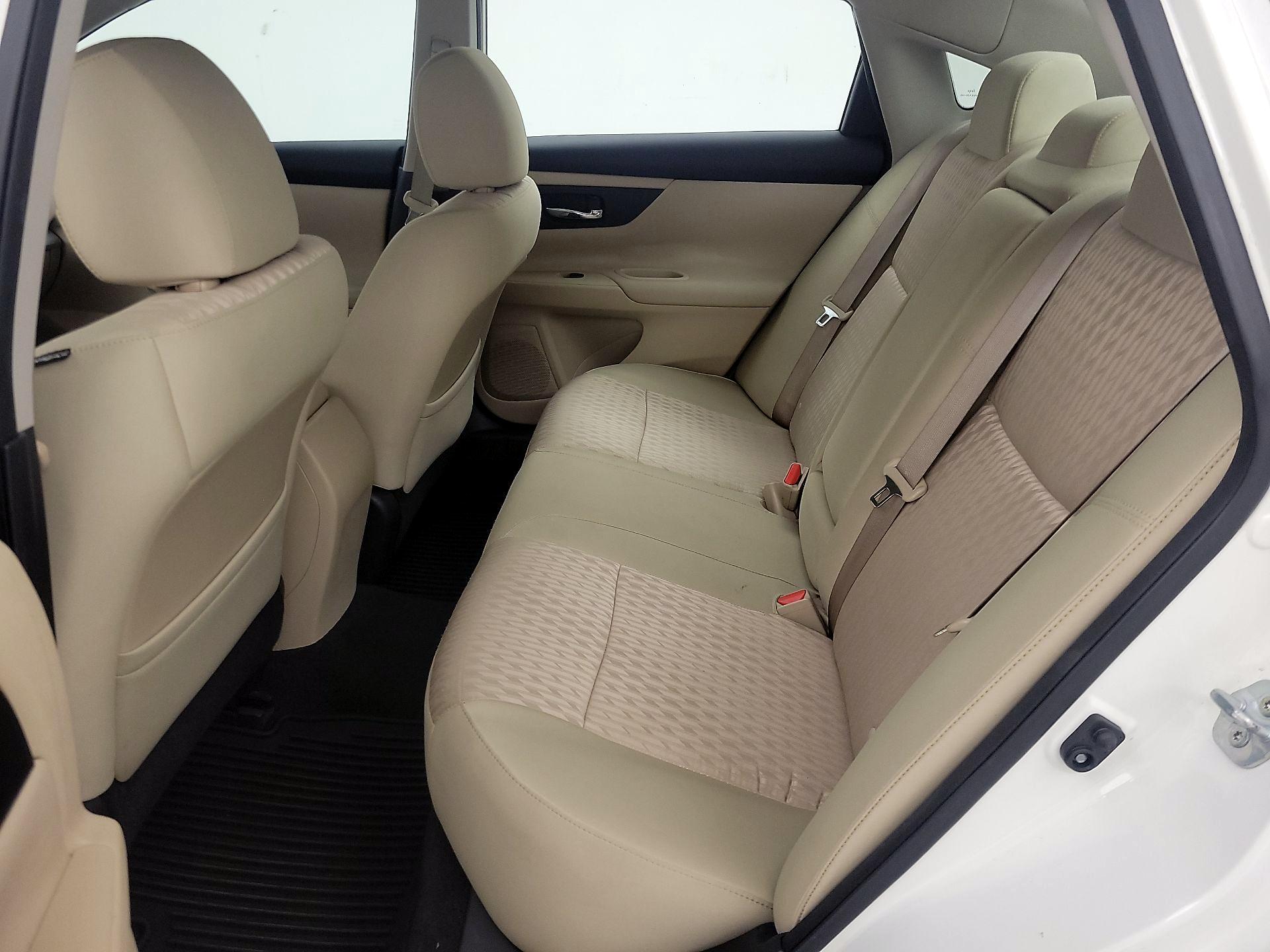 Thumbnail: 2016 Nissan Altima - 19