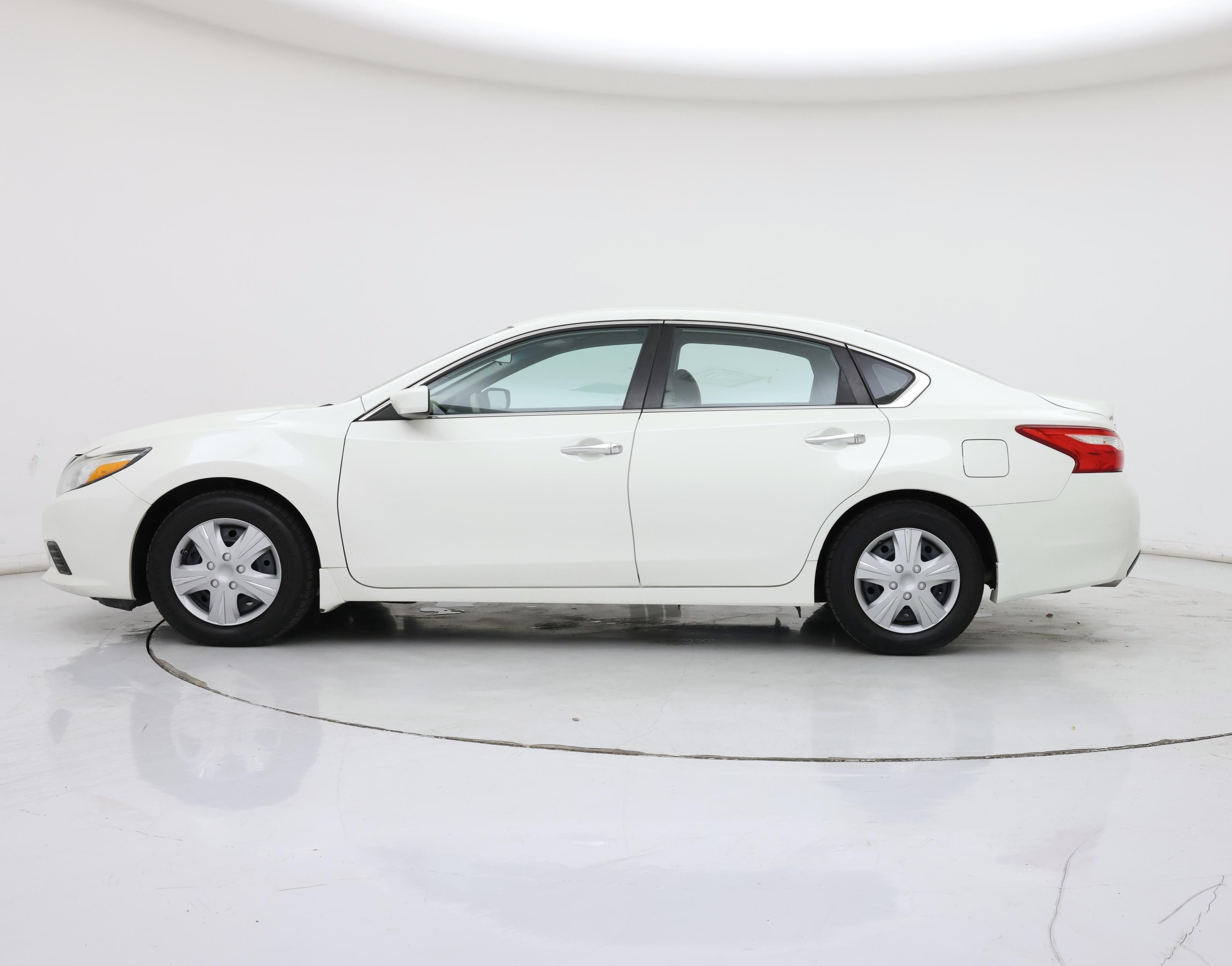 Thumbnail: 2016 Nissan Altima - 3