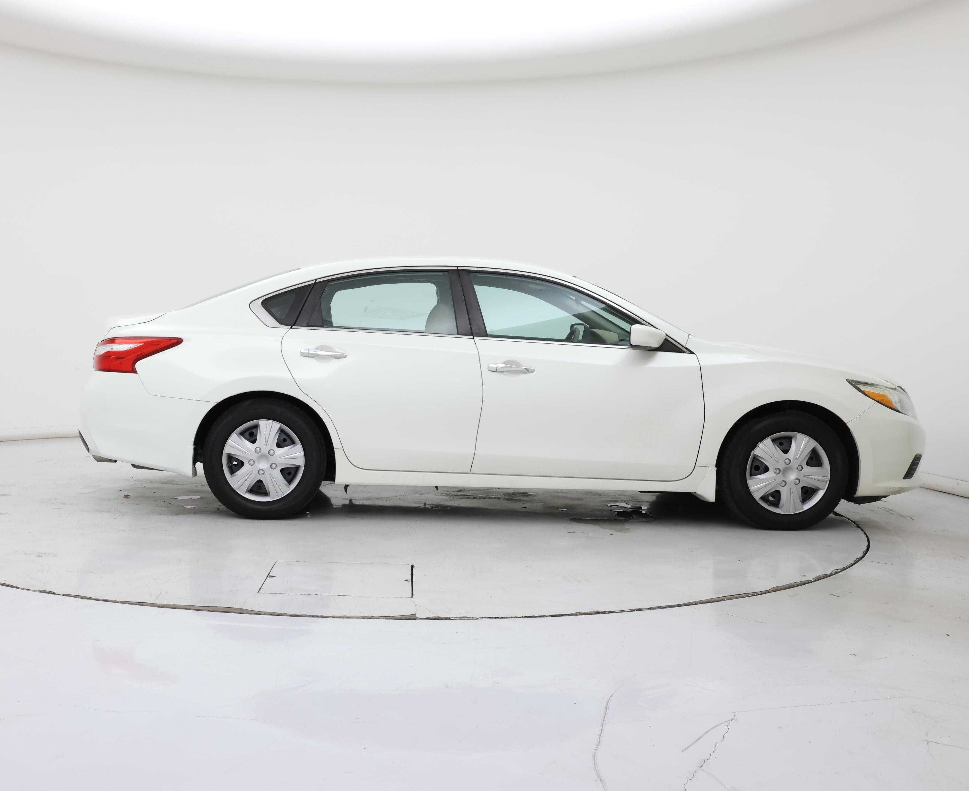 Thumbnail: 2016 Nissan Altima - 7