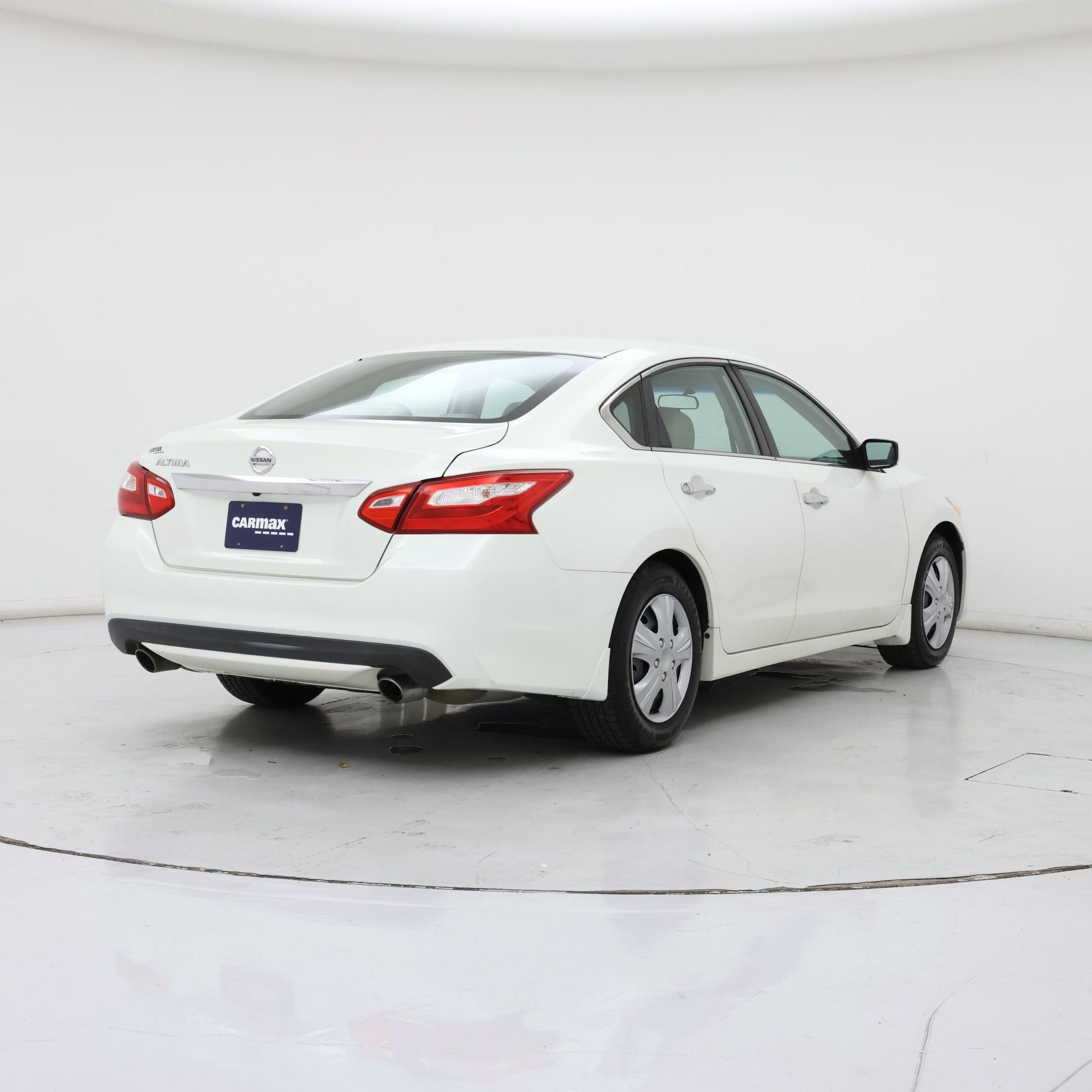 Thumbnail: 2016 Nissan Altima - 8
