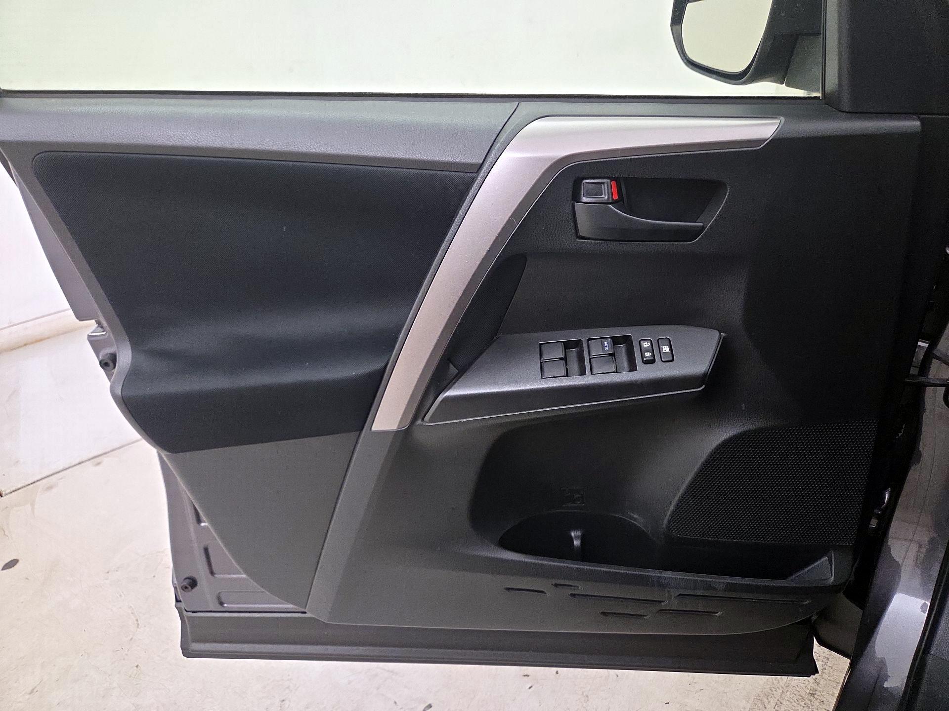 Thumbnail: 2017 Toyota RAV4 - 12