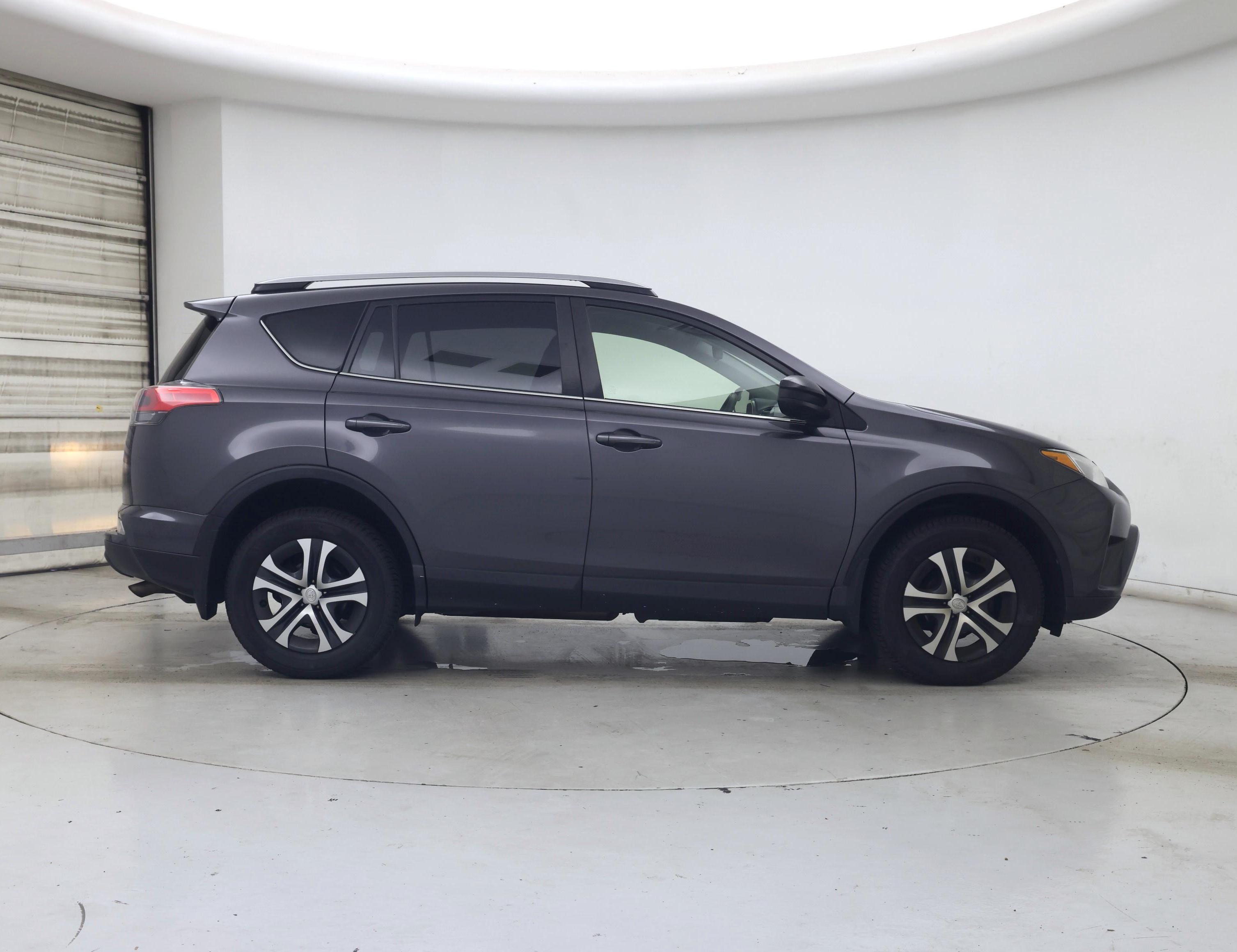 Thumbnail: 2017 Toyota RAV4 - 7