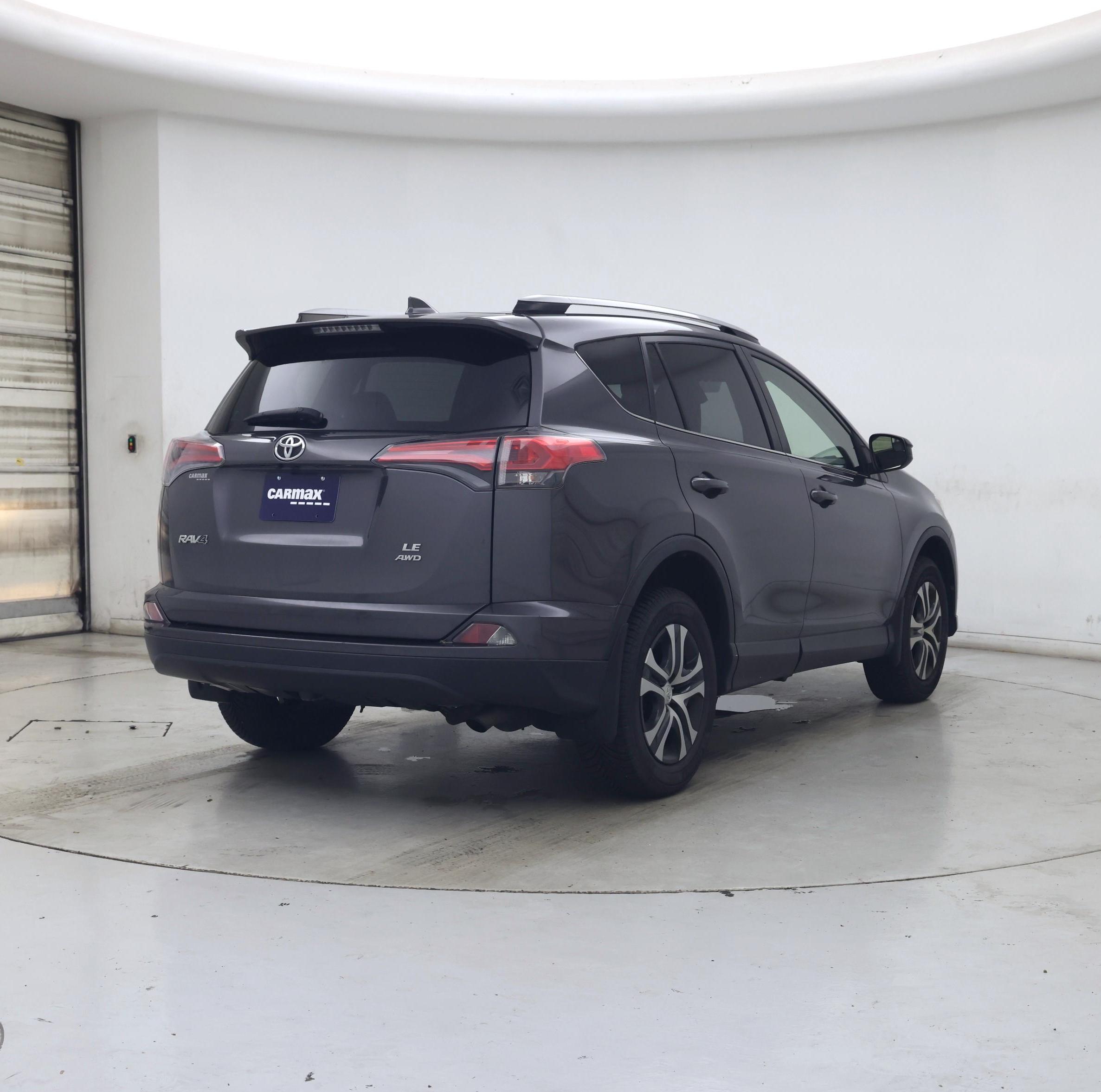 Thumbnail: 2017 Toyota RAV4 - 8