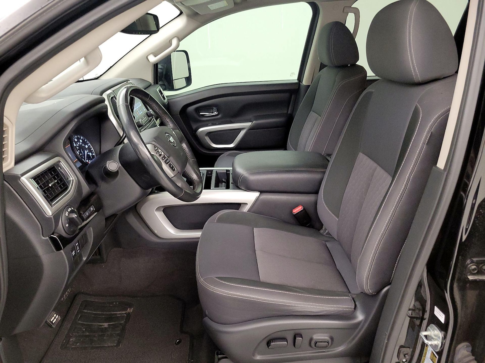 2021 Nissan Titan SV - Photo 12