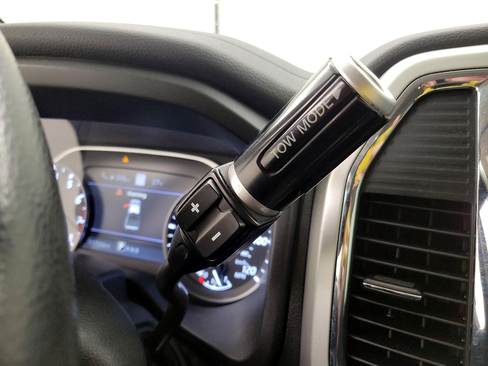 2021 Nissan Titan SV - Photo 18