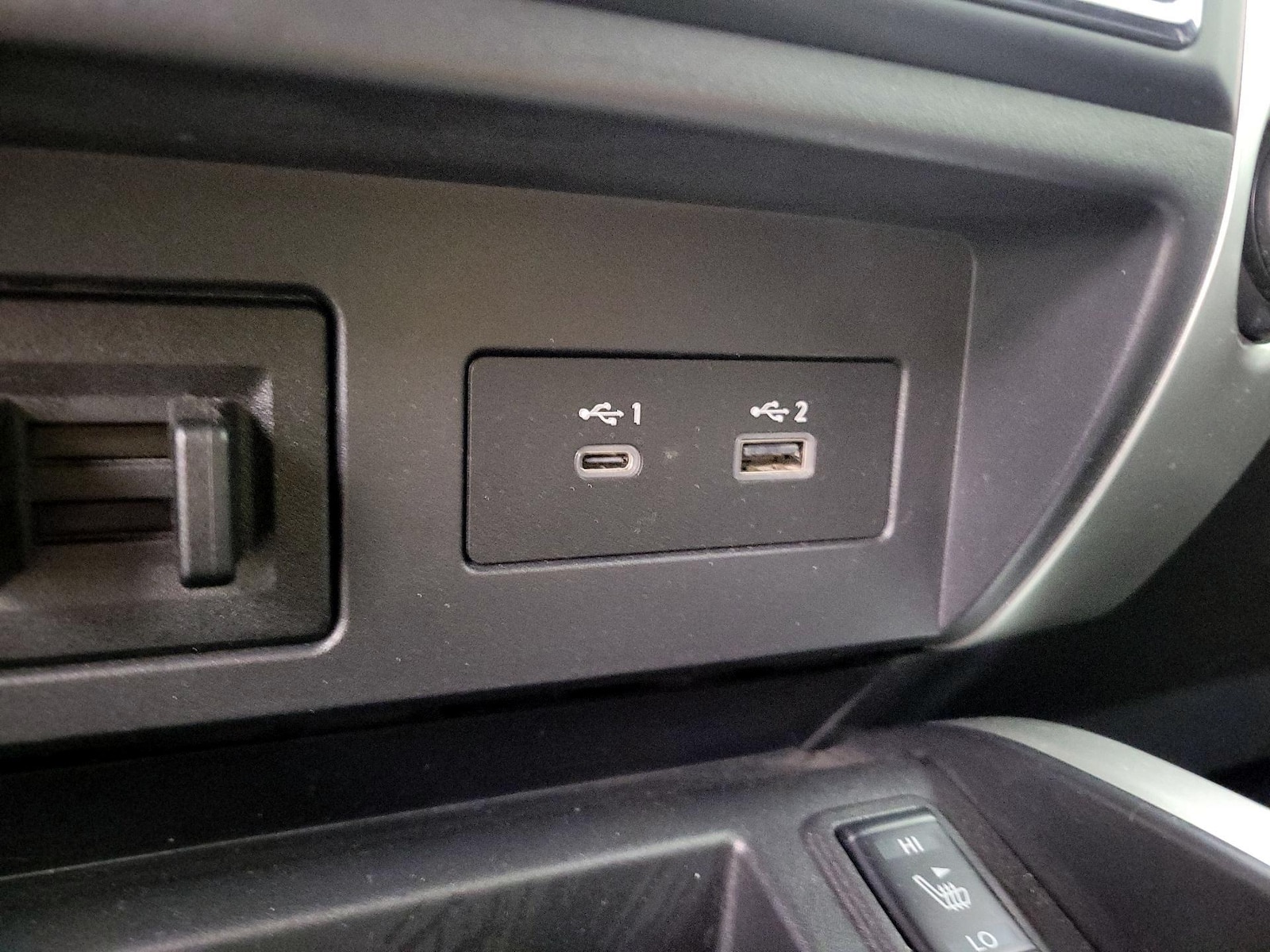 2021 Nissan Titan SV - Photo 19