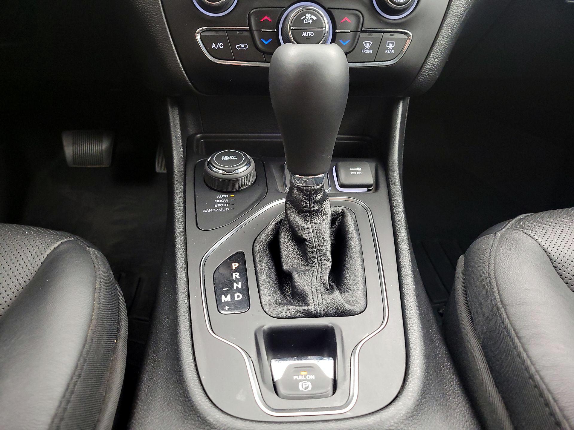 Thumbnail: 2020 Jeep Cherokee - 17