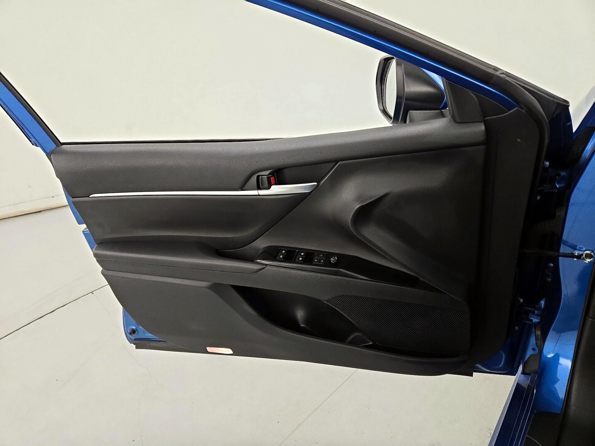 Thumbnail: 2019 Toyota Camry - 12