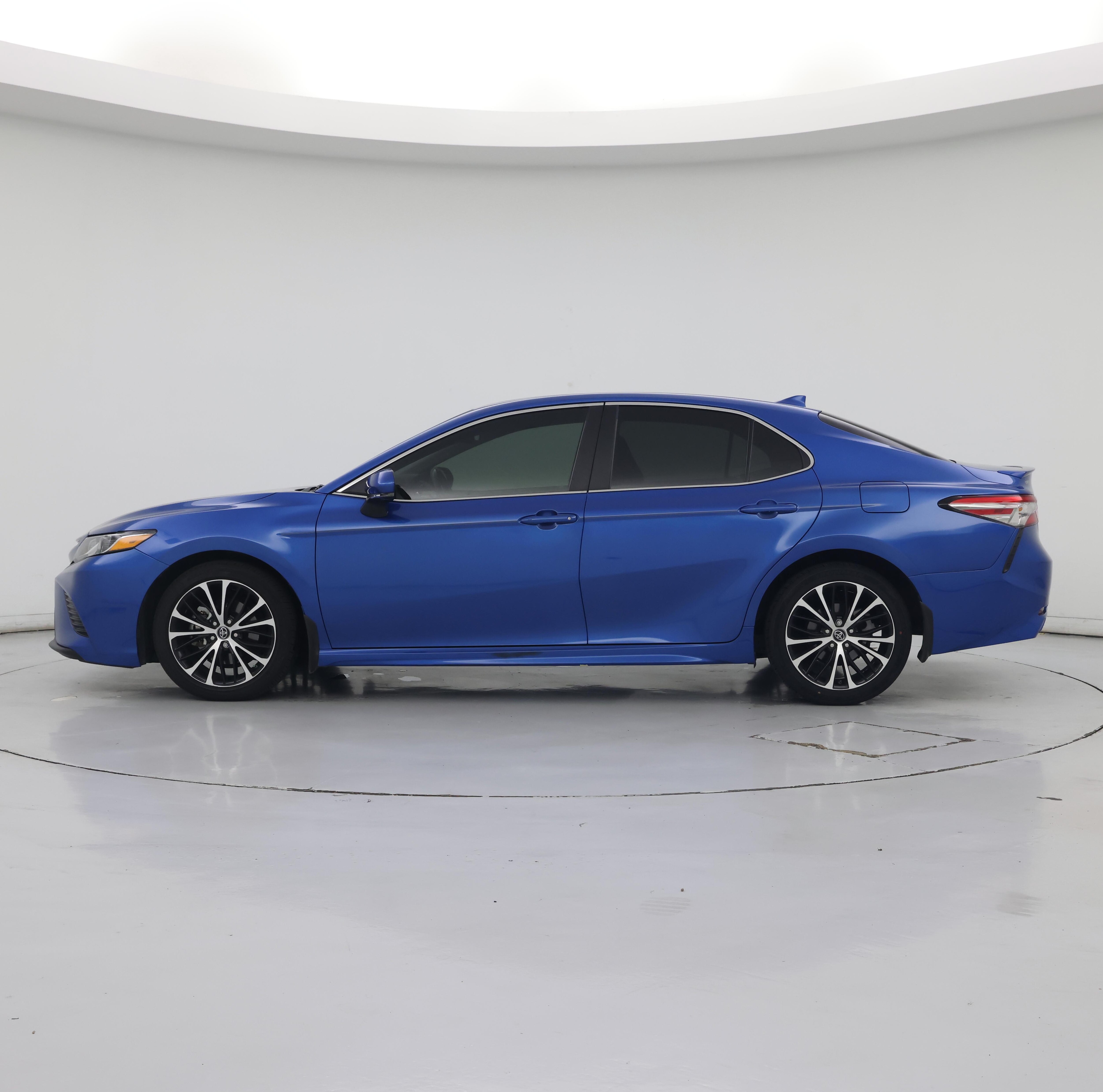 Thumbnail: 2019 Toyota Camry - 3