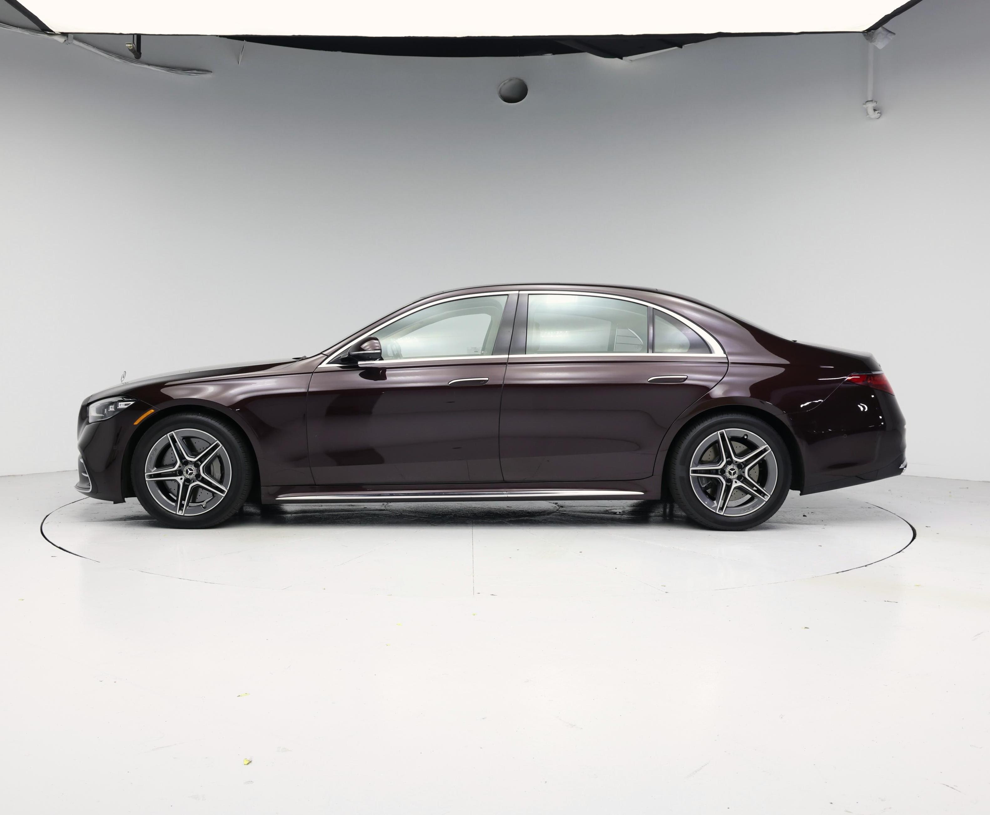 Thumbnail: 2022 Mercedes-Benz S-Class - 3