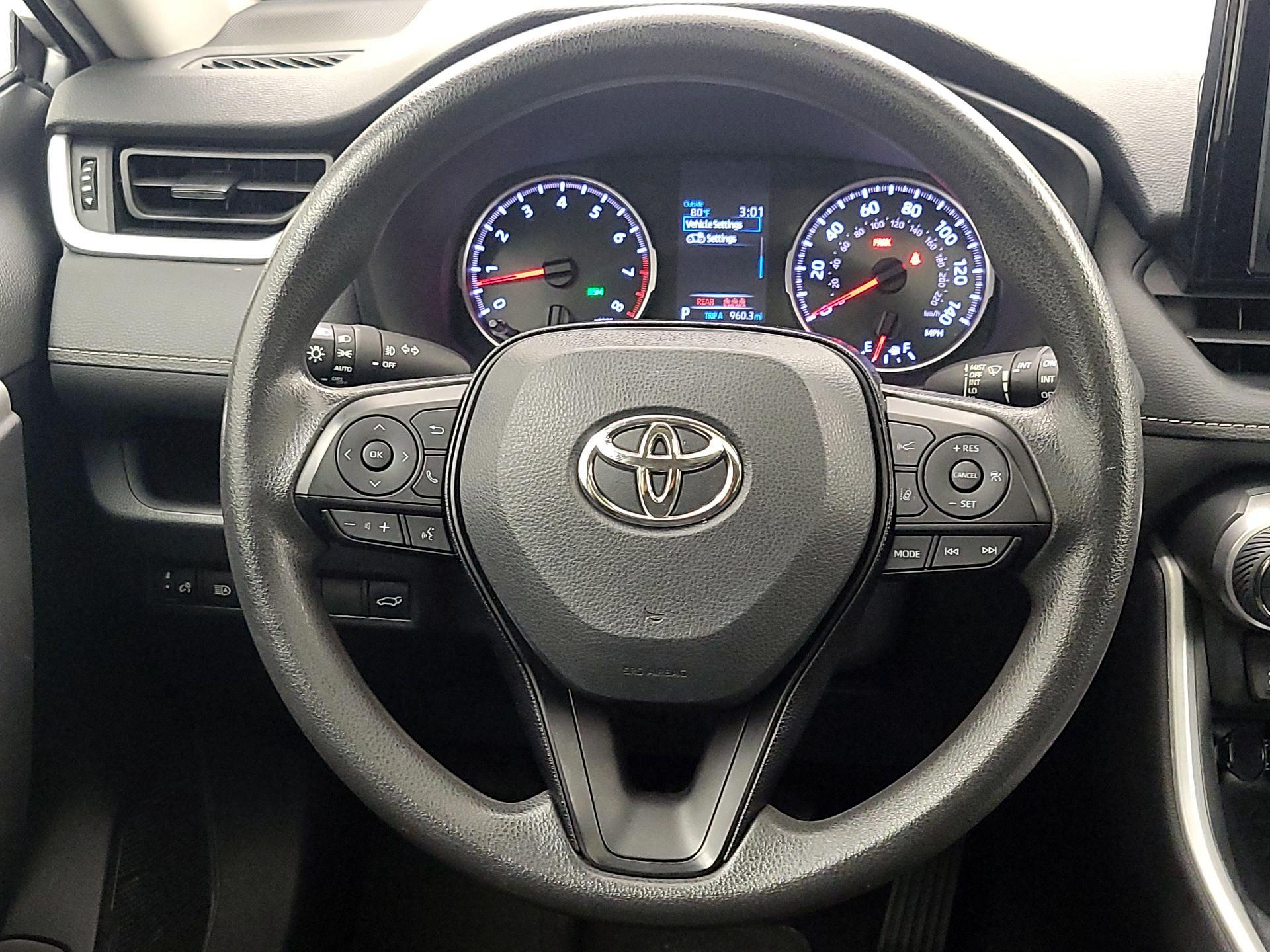 Thumbnail: 2020 Toyota RAV4 - 10