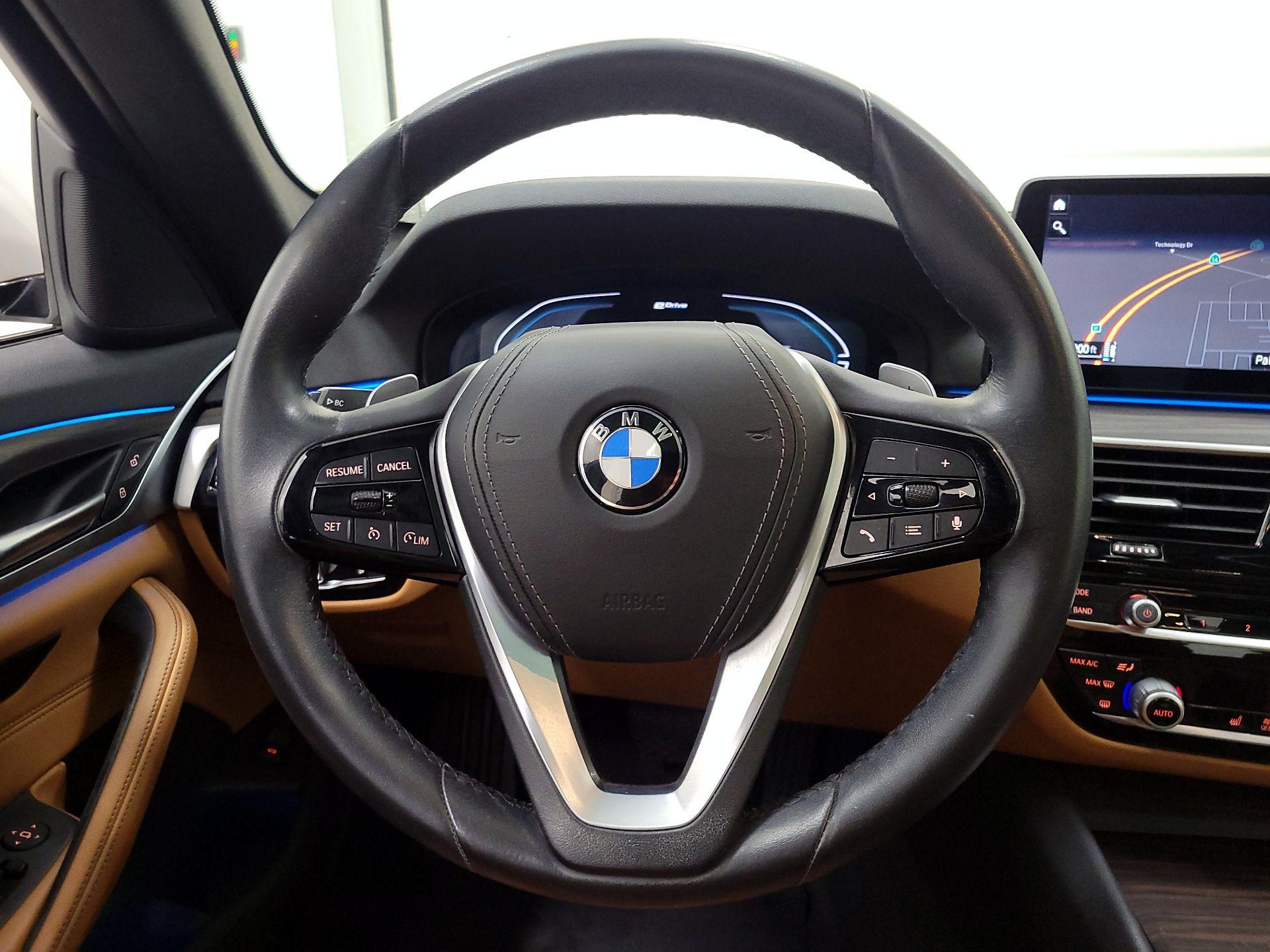 Thumbnail: 2021 BMW 5 Series - 10