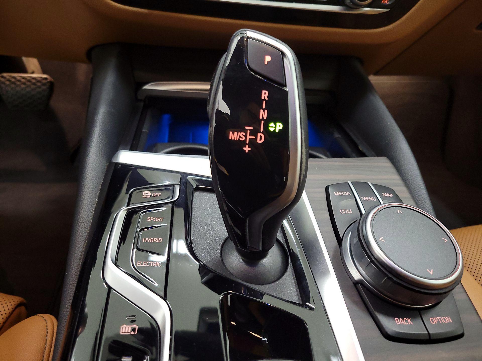 Thumbnail: 2021 BMW 5 Series - 18