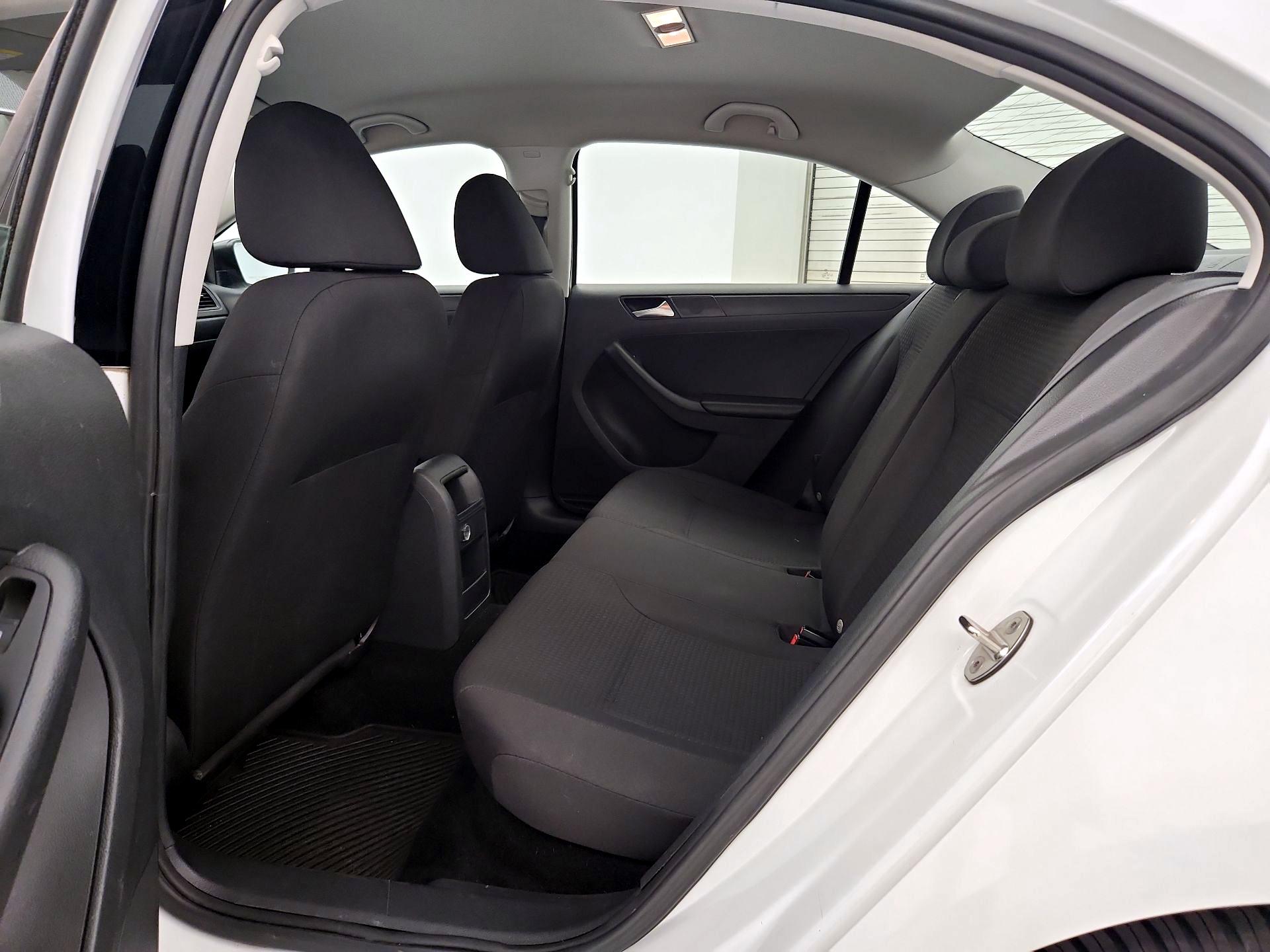 Thumbnail: 2016 Volkswagen Jetta - 19