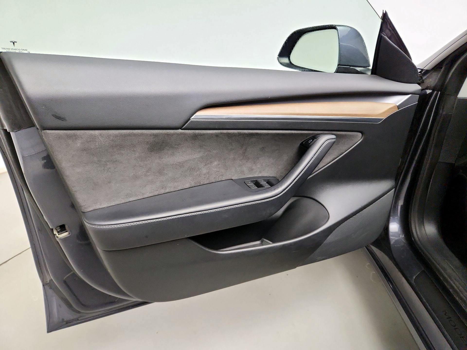 Thumbnail: 2022 Tesla Model 3 - 12