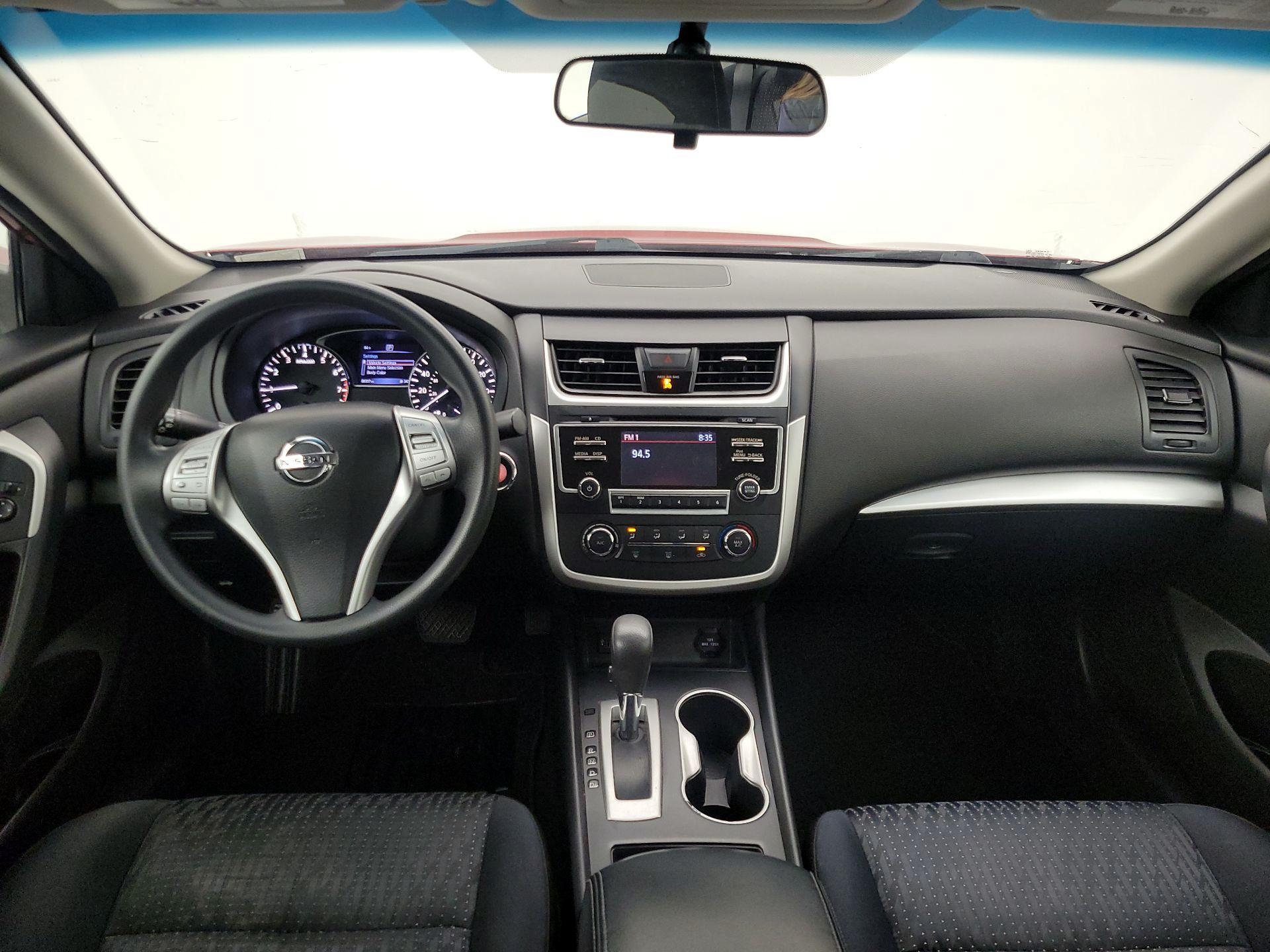 Thumbnail: 2017 Nissan Altima - 9