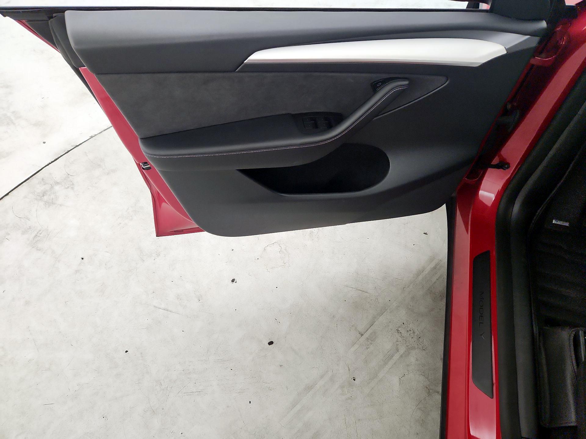 Thumbnail: 2023 Tesla Model Y - 12