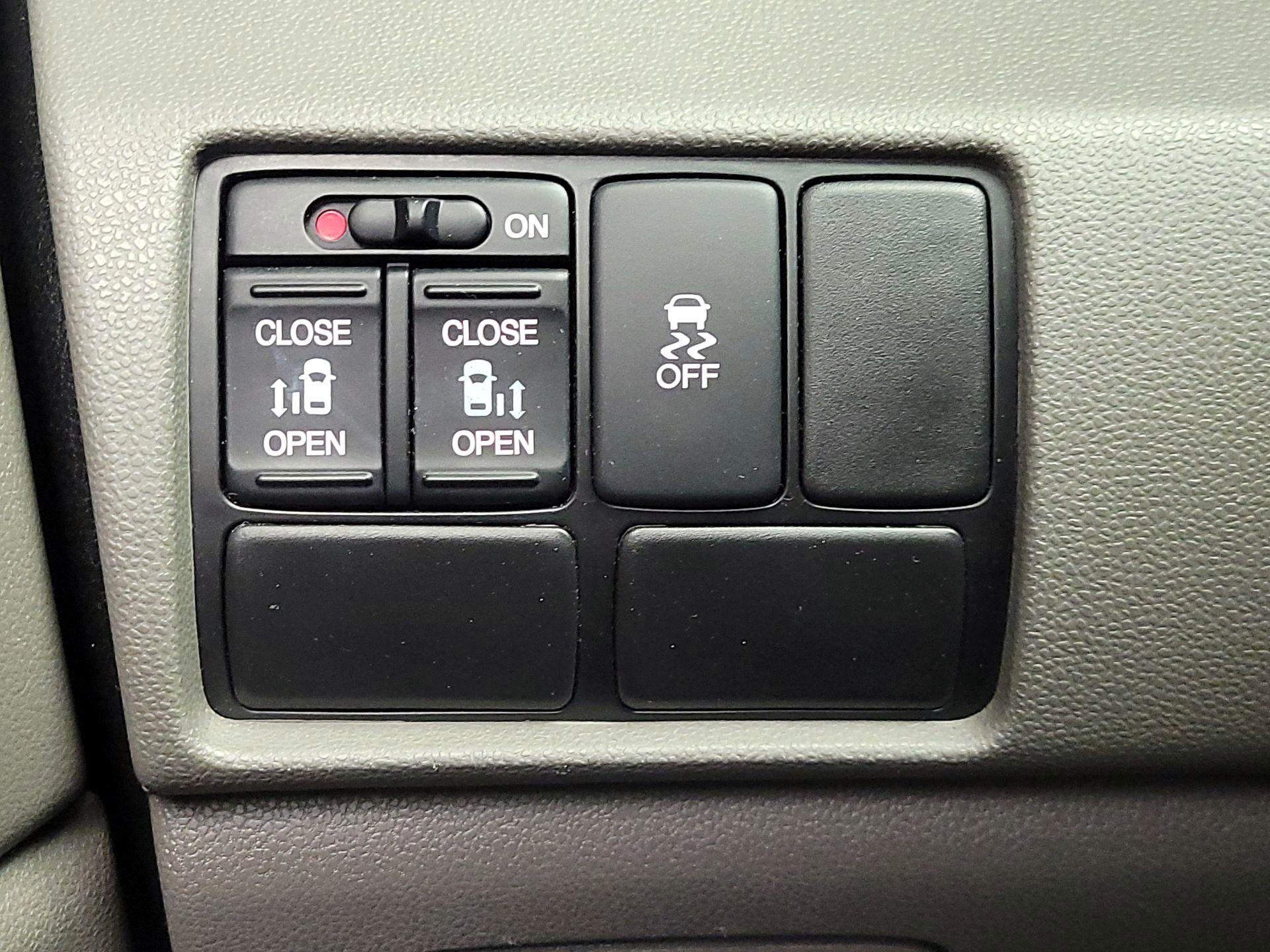 Thumbnail: 2016 Honda Odyssey - 13