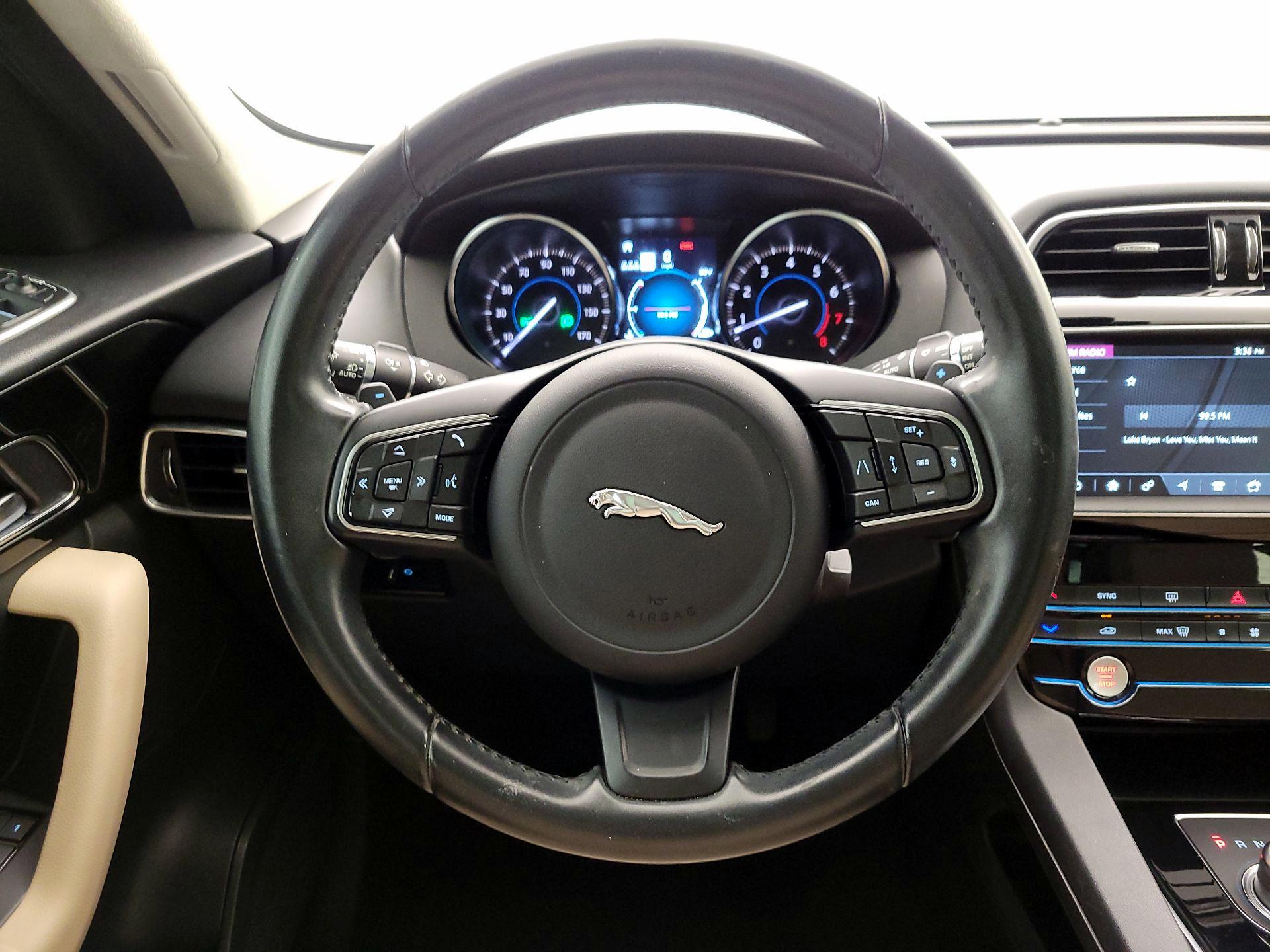 Thumbnail: 2020 Jaguar F-Pace - 10