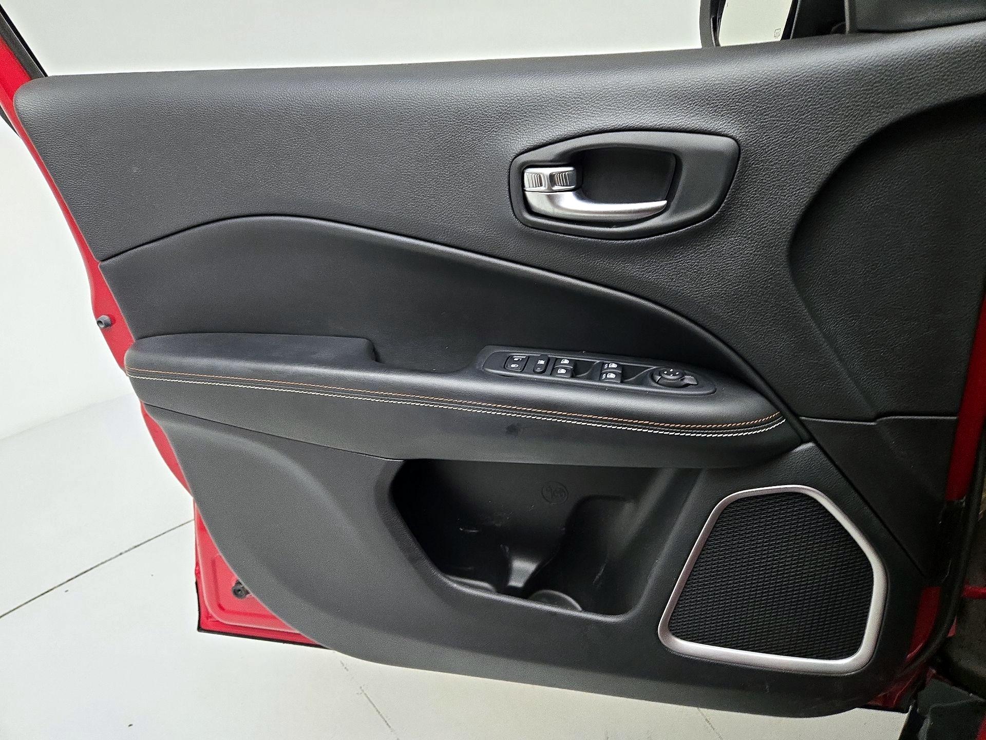 Thumbnail: 2021 Jeep Compass - 12