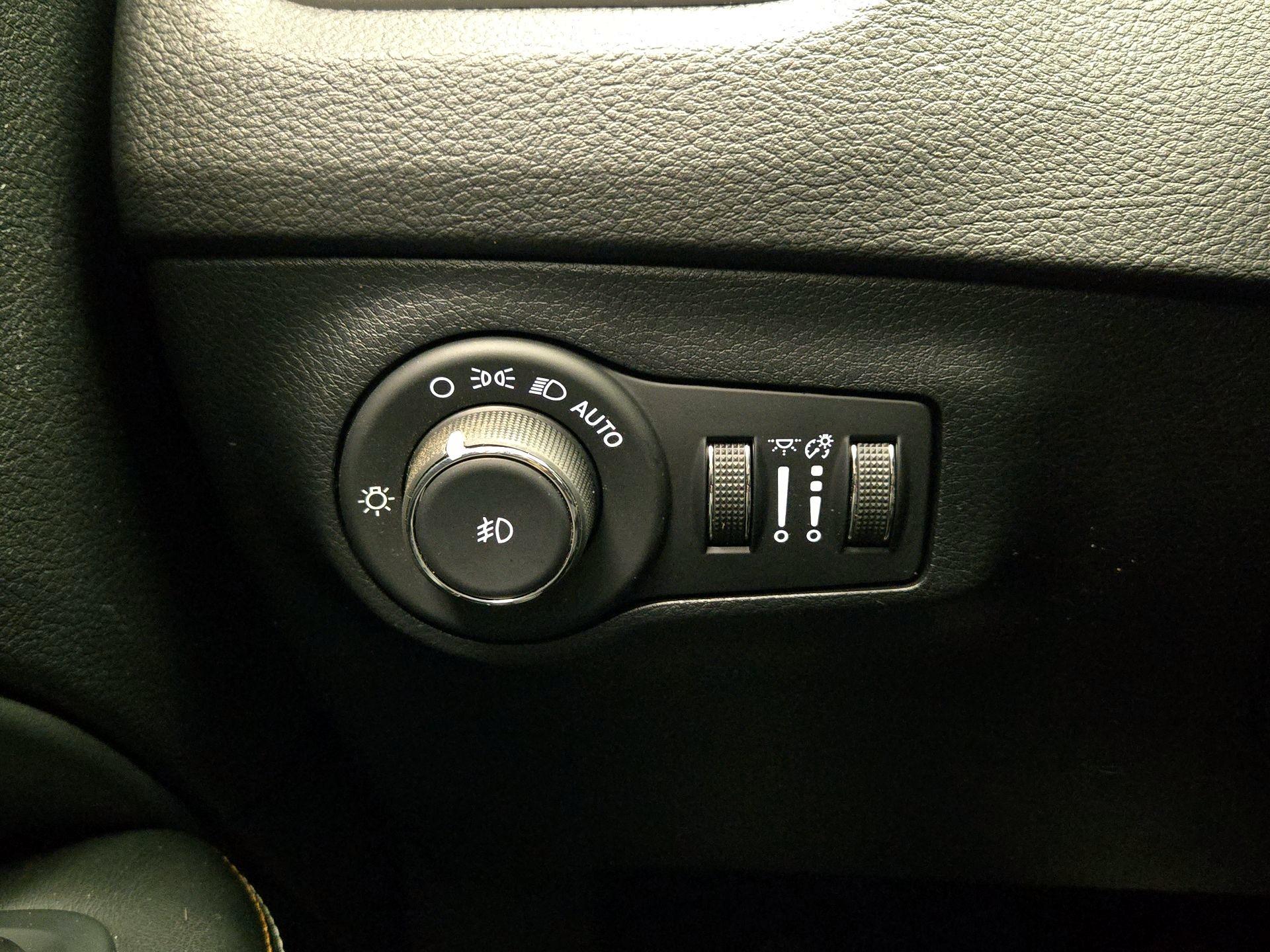 Thumbnail: 2021 Jeep Compass - 13