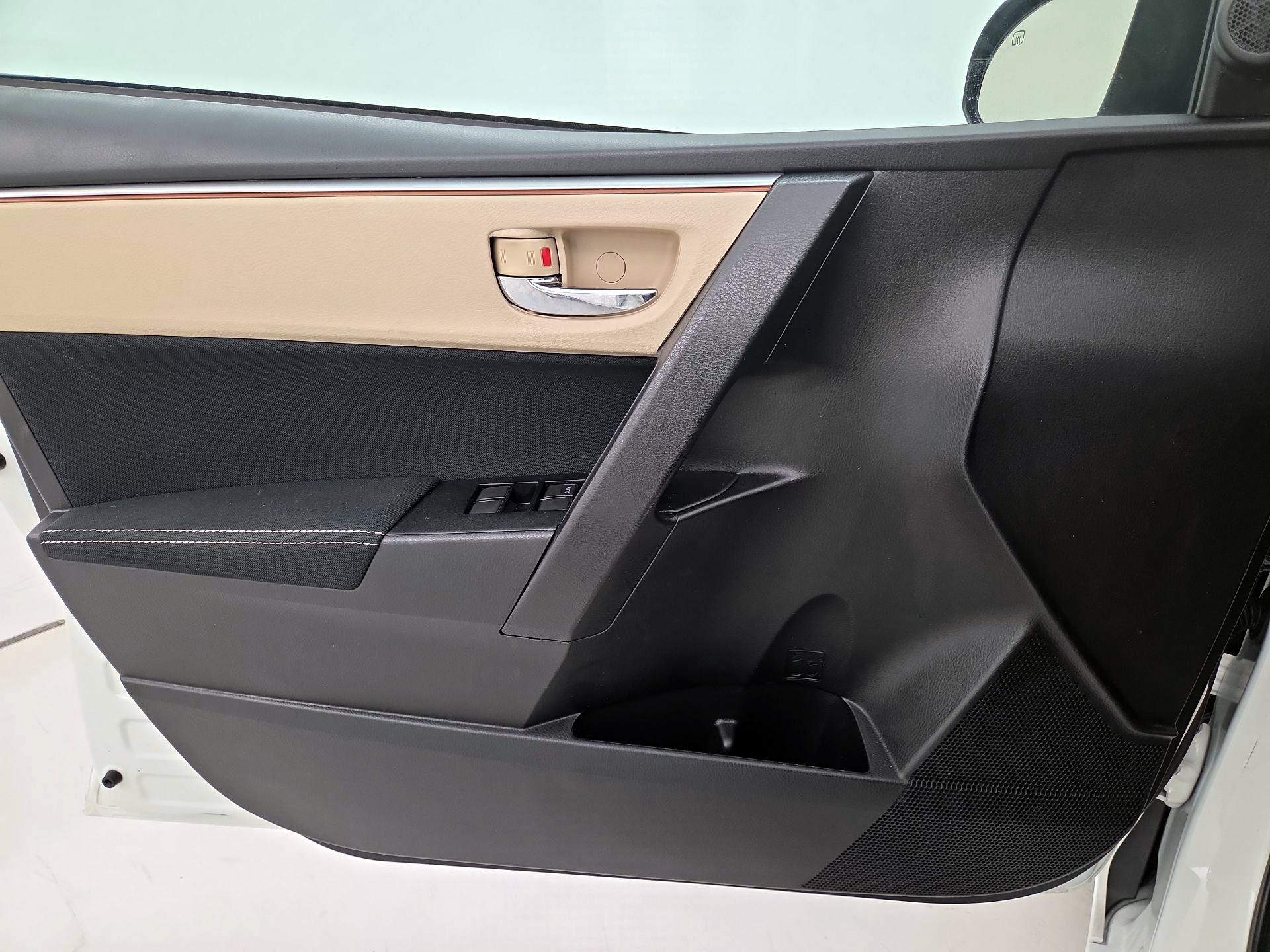 Thumbnail: 2015 Toyota Corolla - 12
