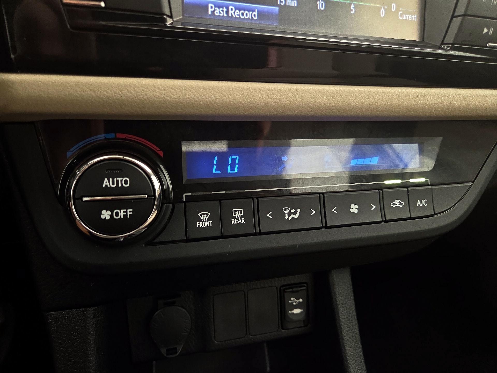 Thumbnail: 2015 Toyota Corolla - 16