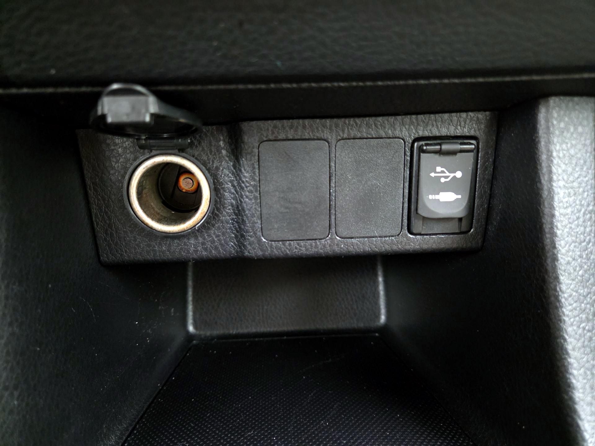 Thumbnail: 2015 Toyota Corolla - 18