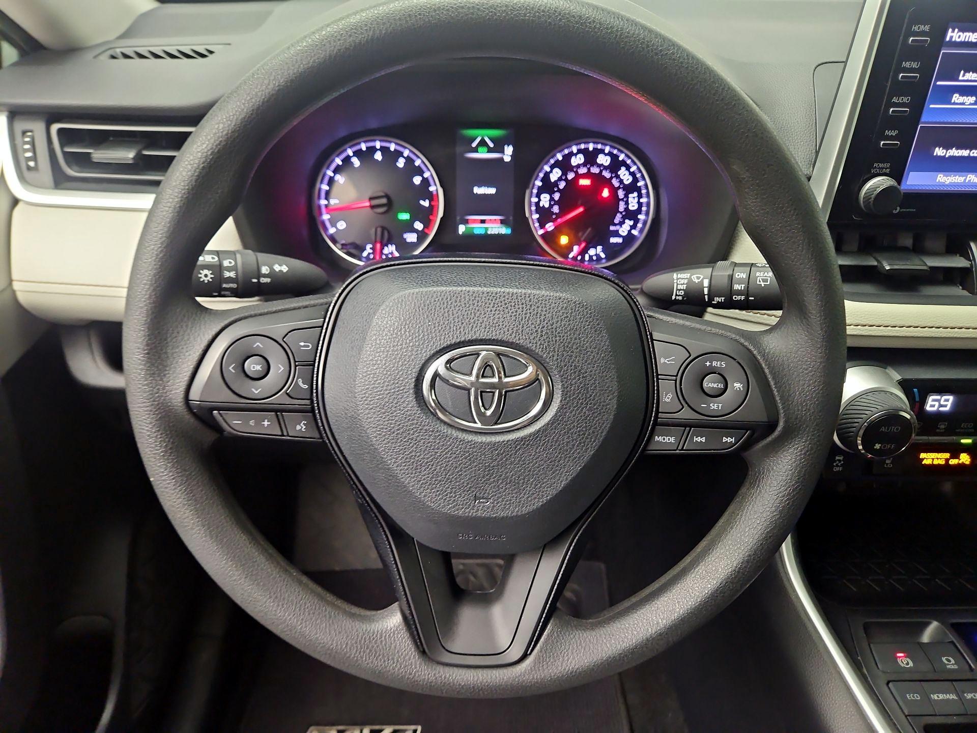 Thumbnail: 2019 Toyota RAV4 - 10