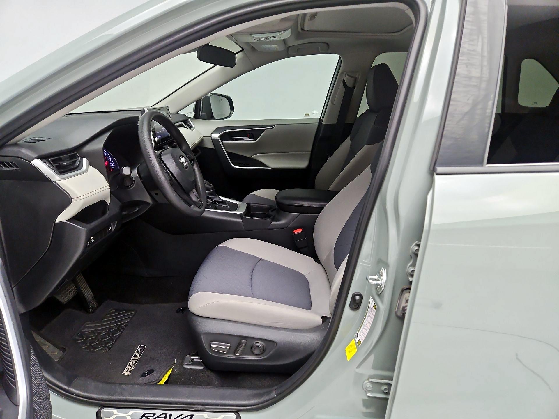 Thumbnail: 2019 Toyota RAV4 - 11