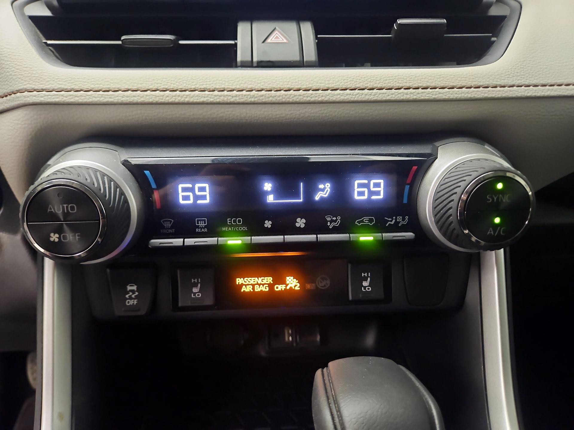 Thumbnail: 2019 Toyota RAV4 - 16