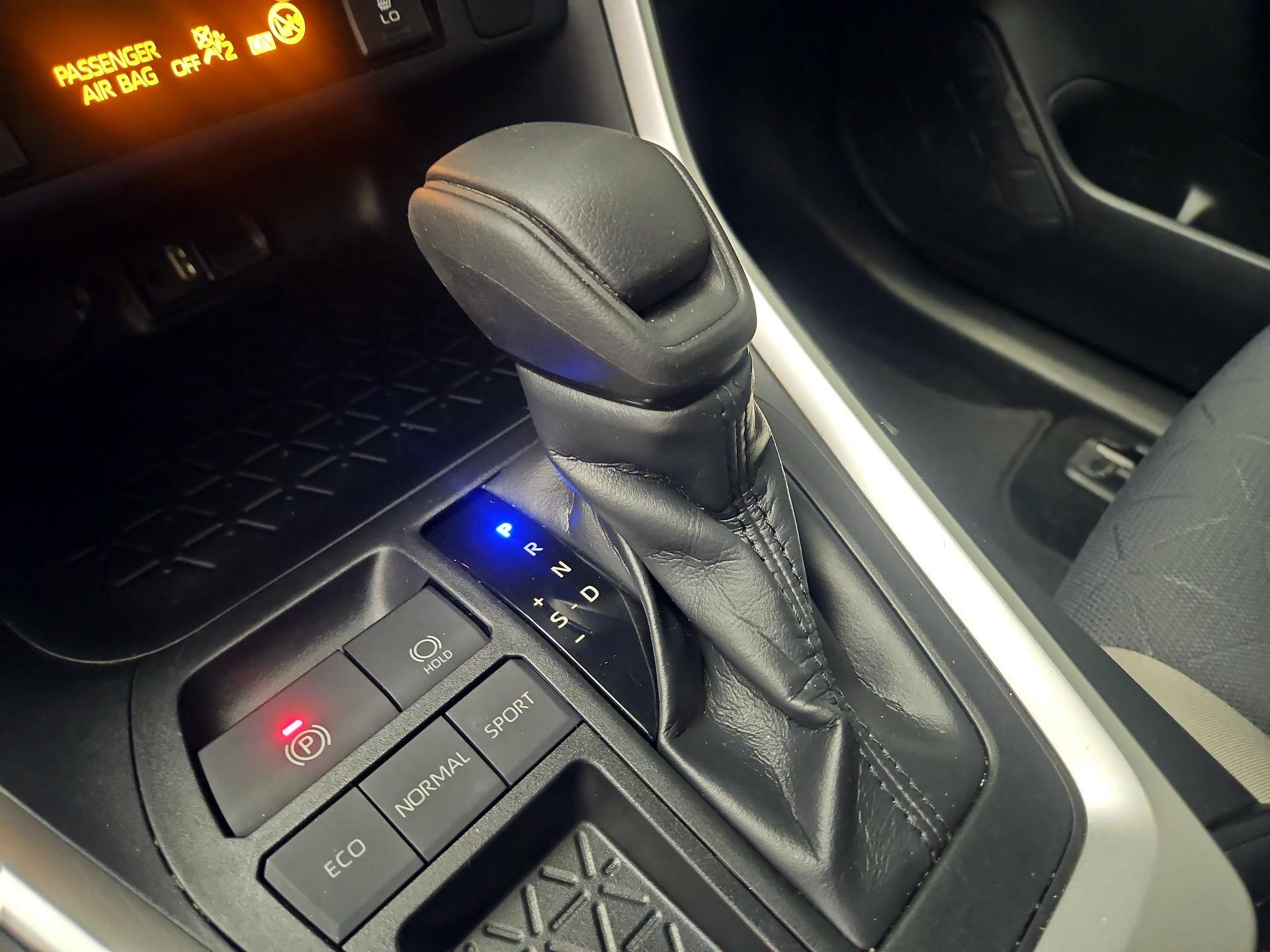 Thumbnail: 2019 Toyota RAV4 - 17