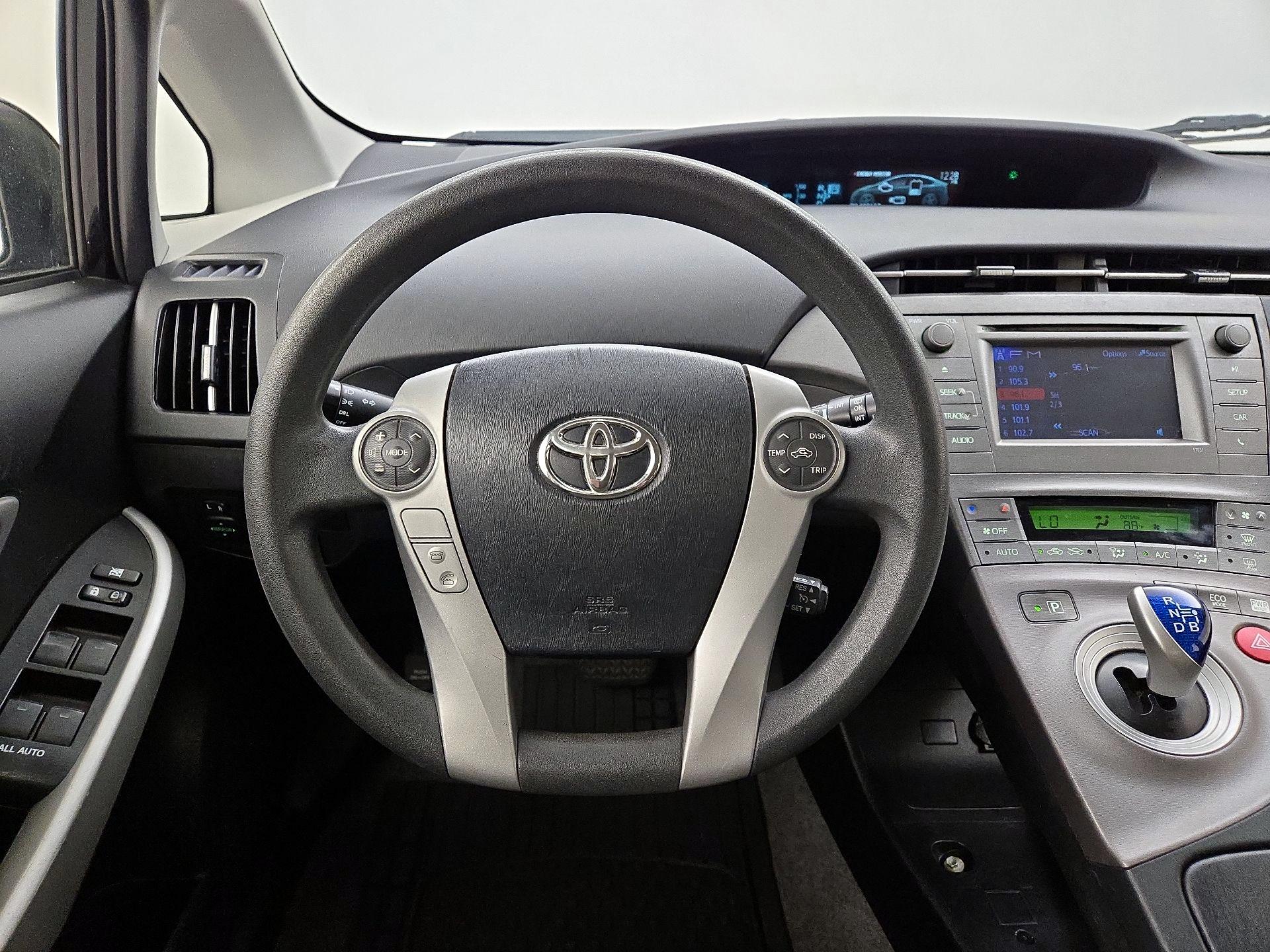 Thumbnail: 2015 Toyota Prius - 10