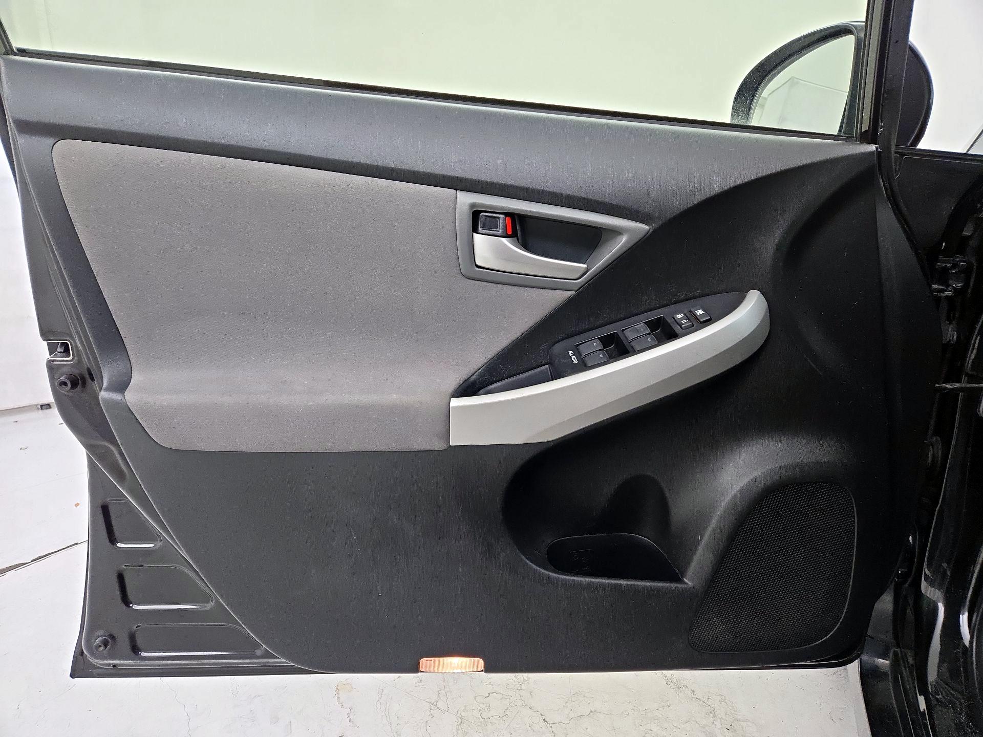 Thumbnail: 2015 Toyota Prius - 12