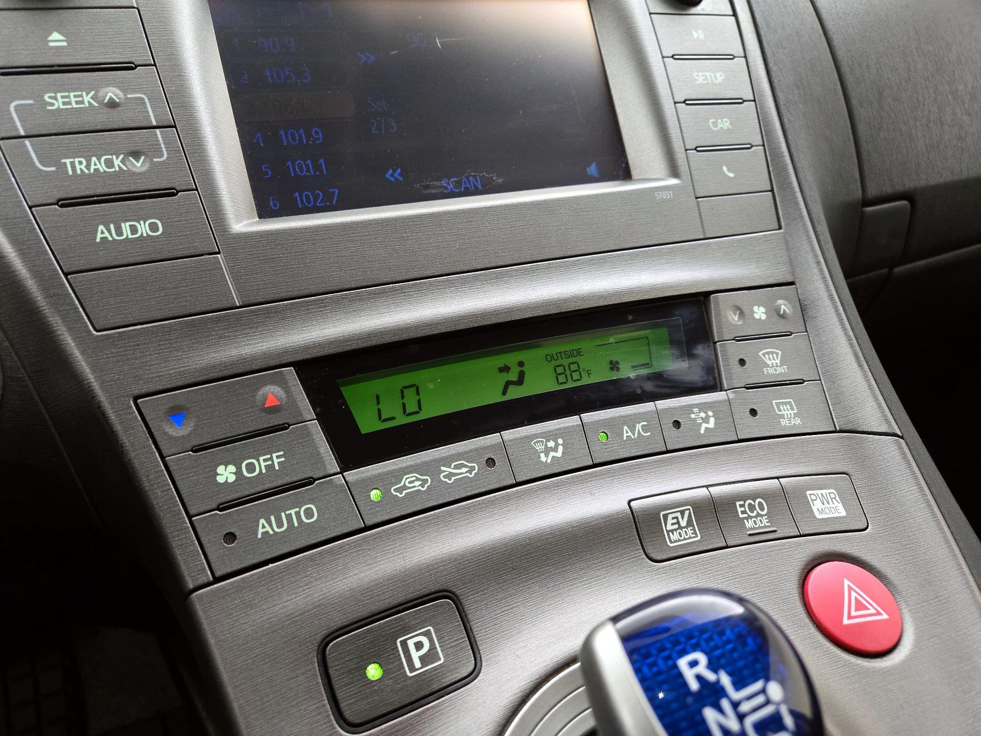 Thumbnail: 2015 Toyota Prius - 16