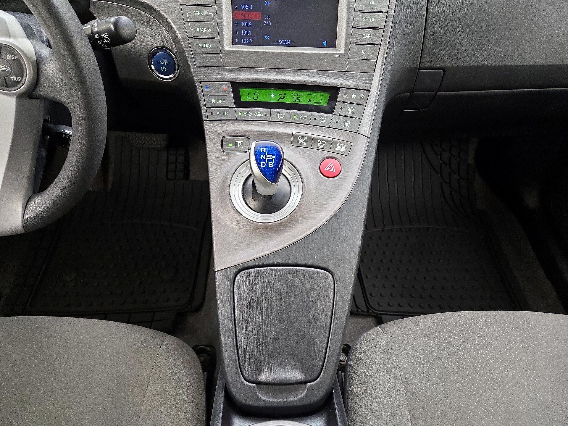 Thumbnail: 2015 Toyota Prius - 17