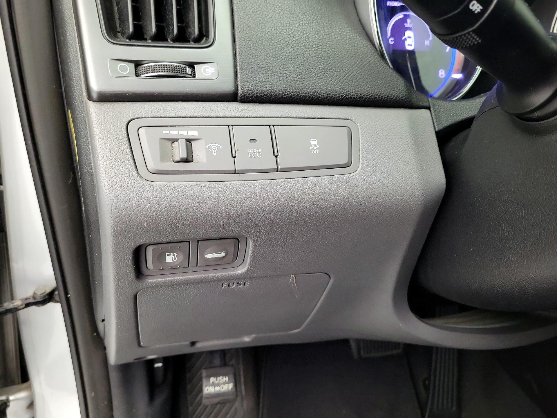 Thumbnail: 2014 Hyundai Sonata - 13