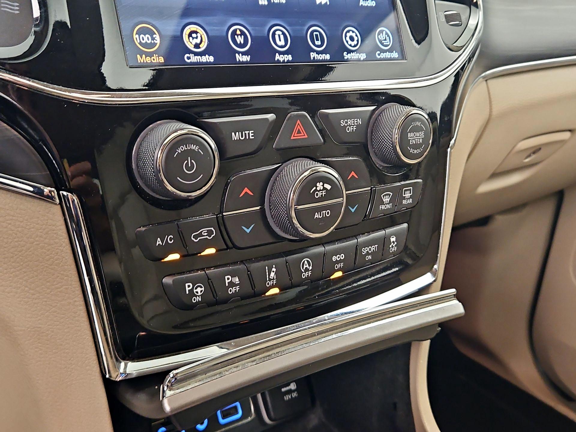 Thumbnail: 2020 Jeep Grand Cherokee - 17