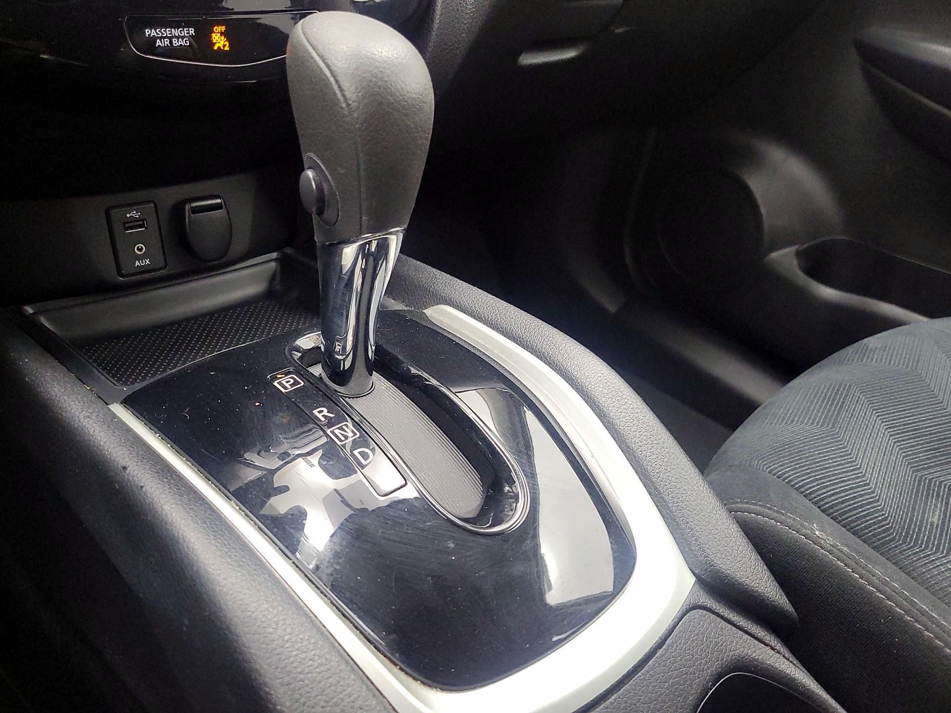 Thumbnail: 2016 Nissan Rogue - 17