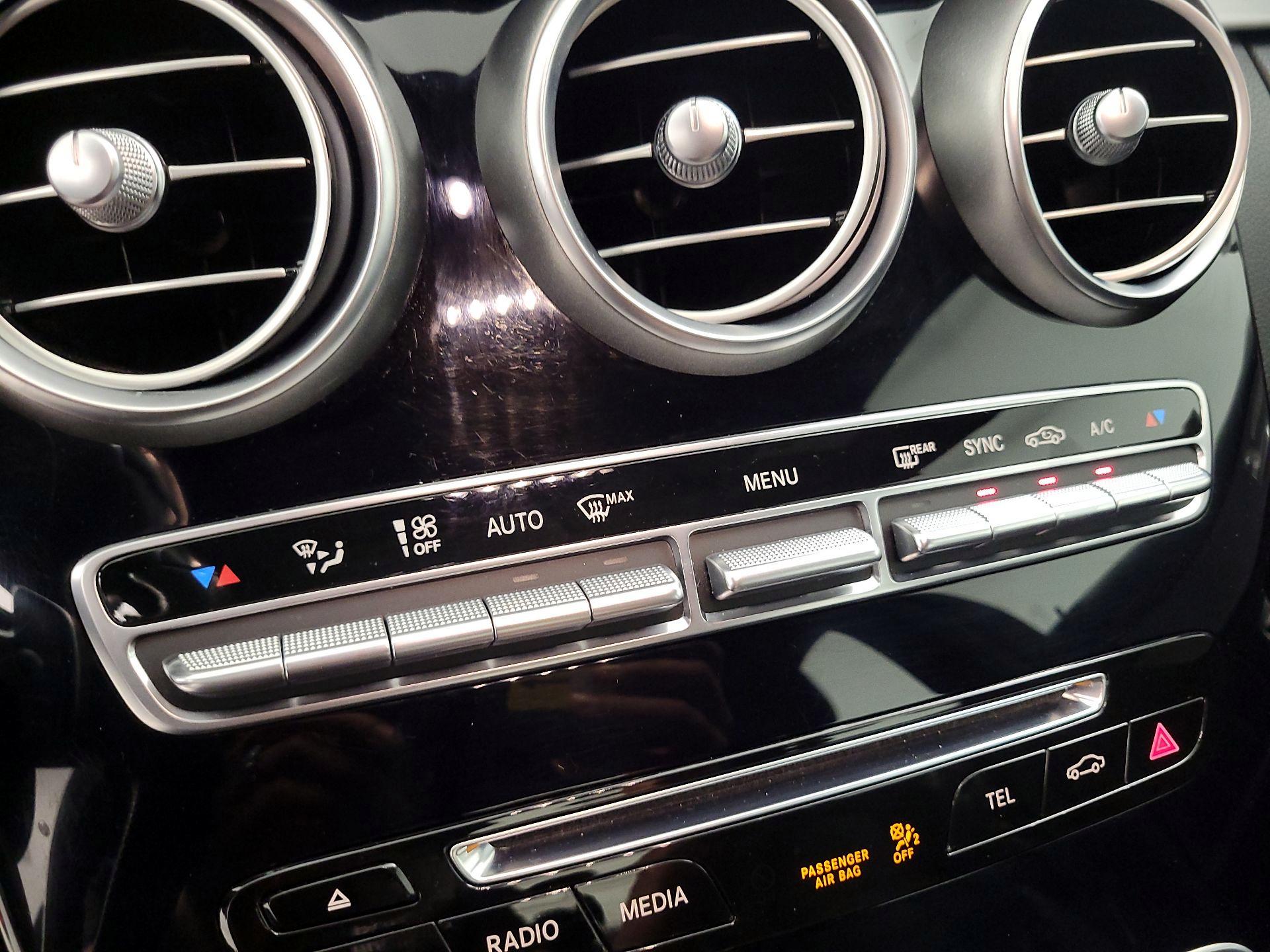 Thumbnail: 2015 Mercedes-Benz C-Class - 17