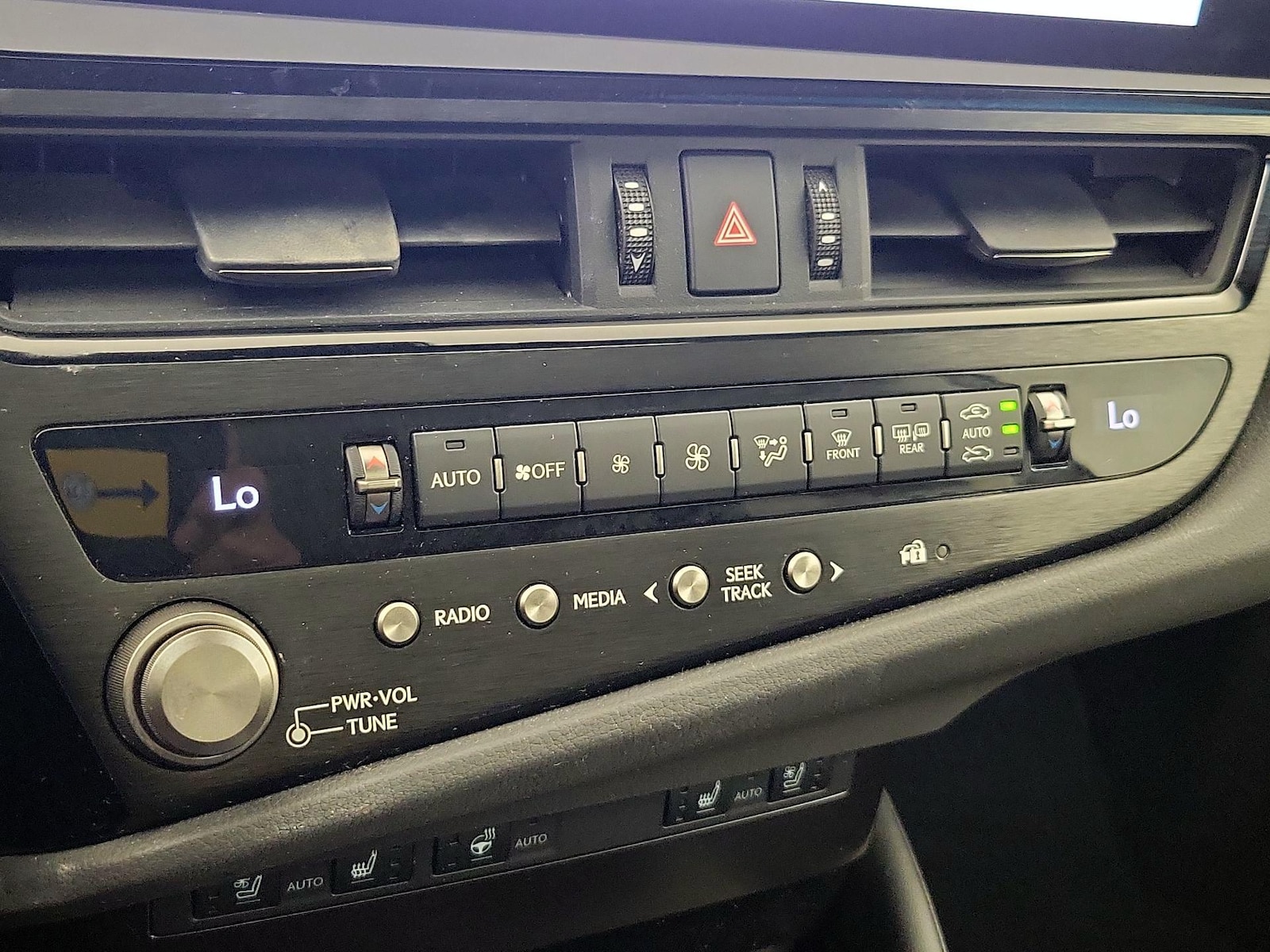 2023 Lexus ES 350 - Photo 17