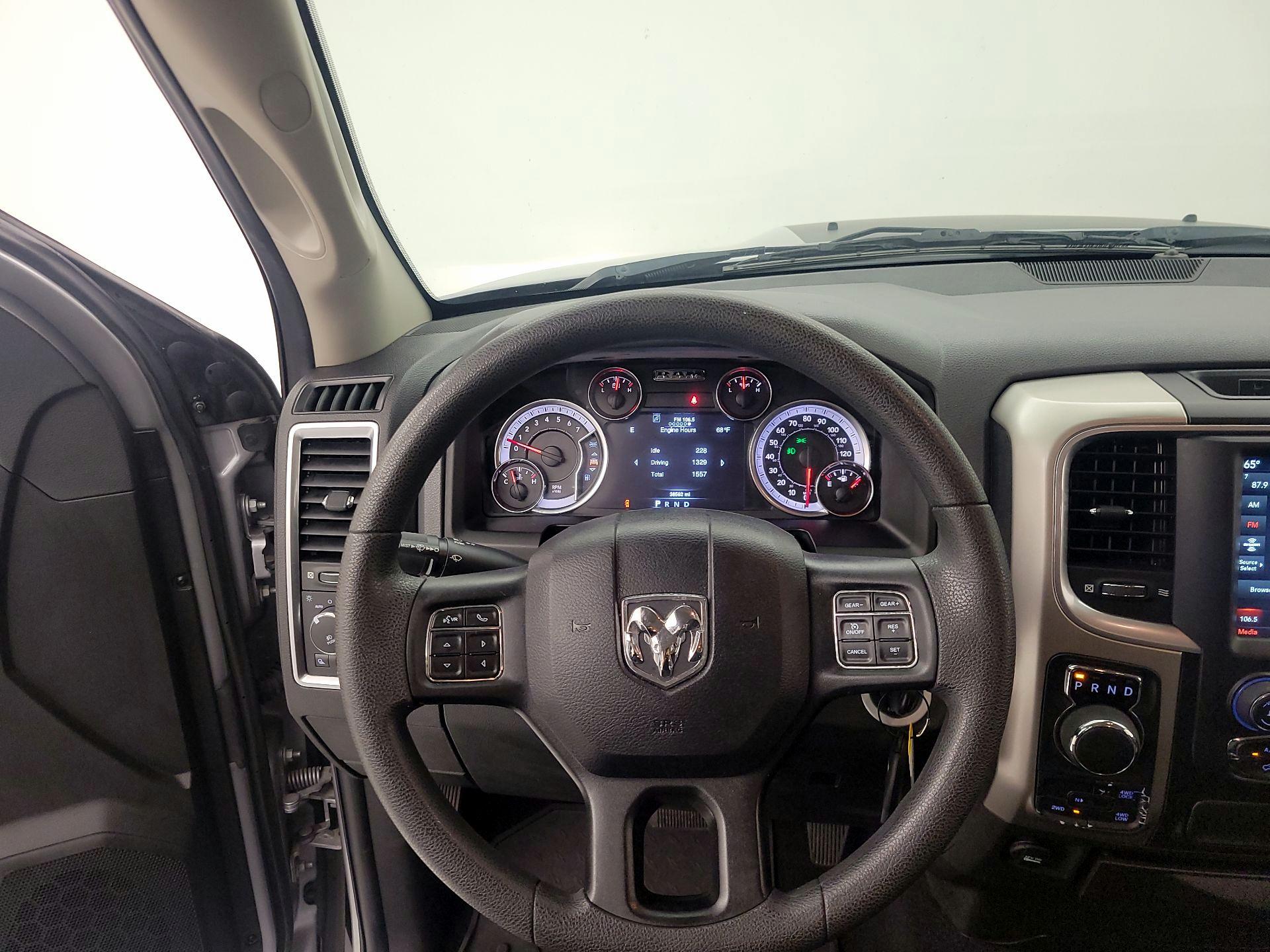 Thumbnail: 2019 RAM 1500 Classic - 10